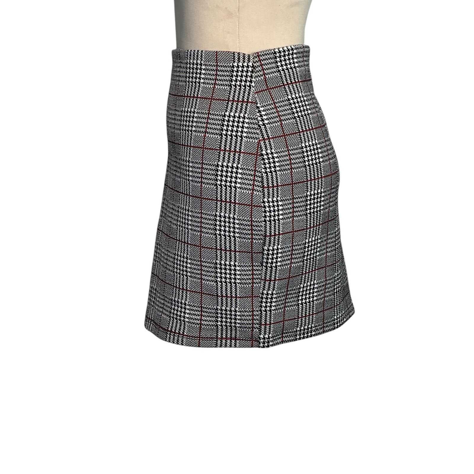 Bershka Bershka black white plaid pull on mini skirt size Medium Size 30" / US 8 / IT 44 - 8 Thumbnail