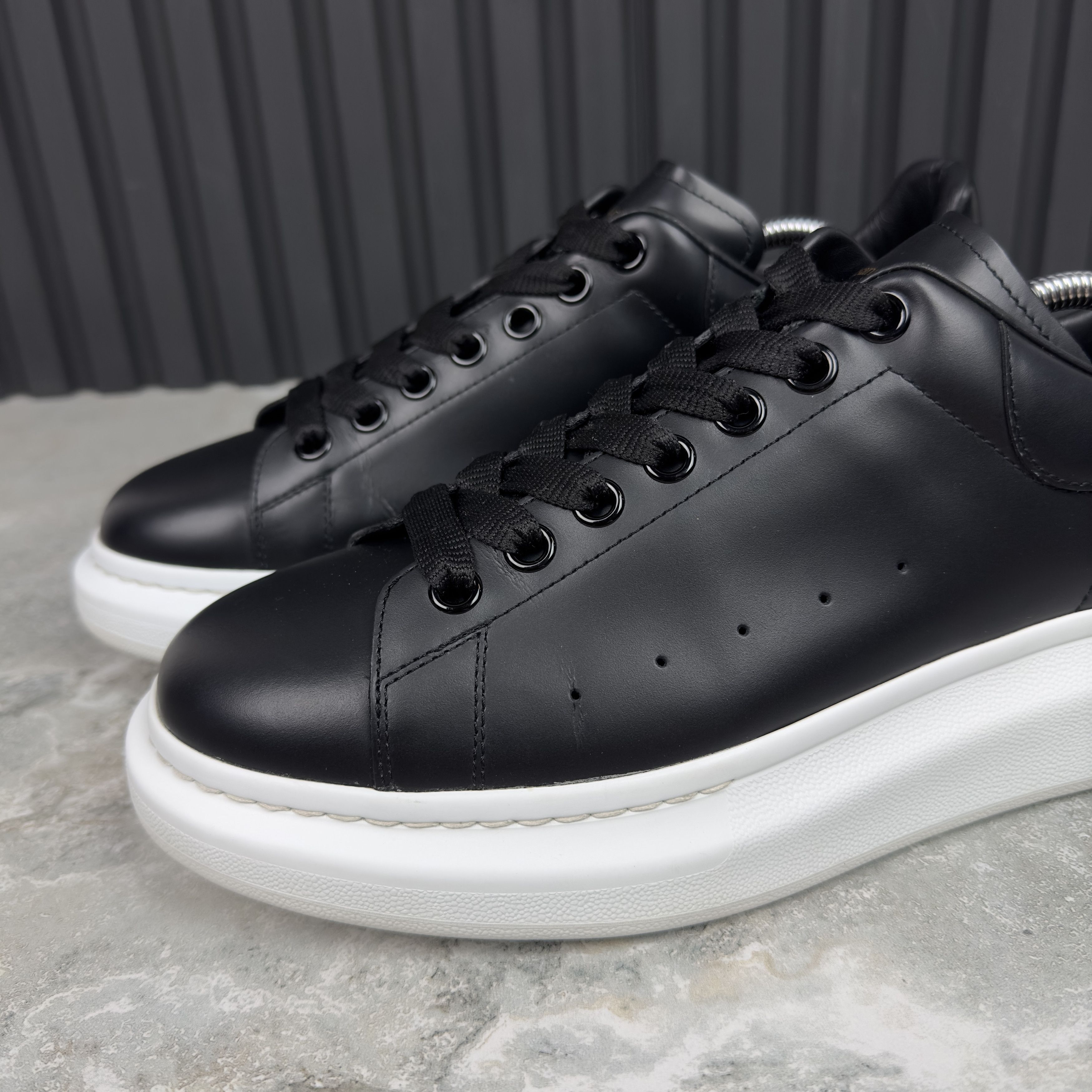 Alexander McQueen Alexander McQUEEN Sneakers Leather Size US 11 / EU 44 - 11 Thumbnail