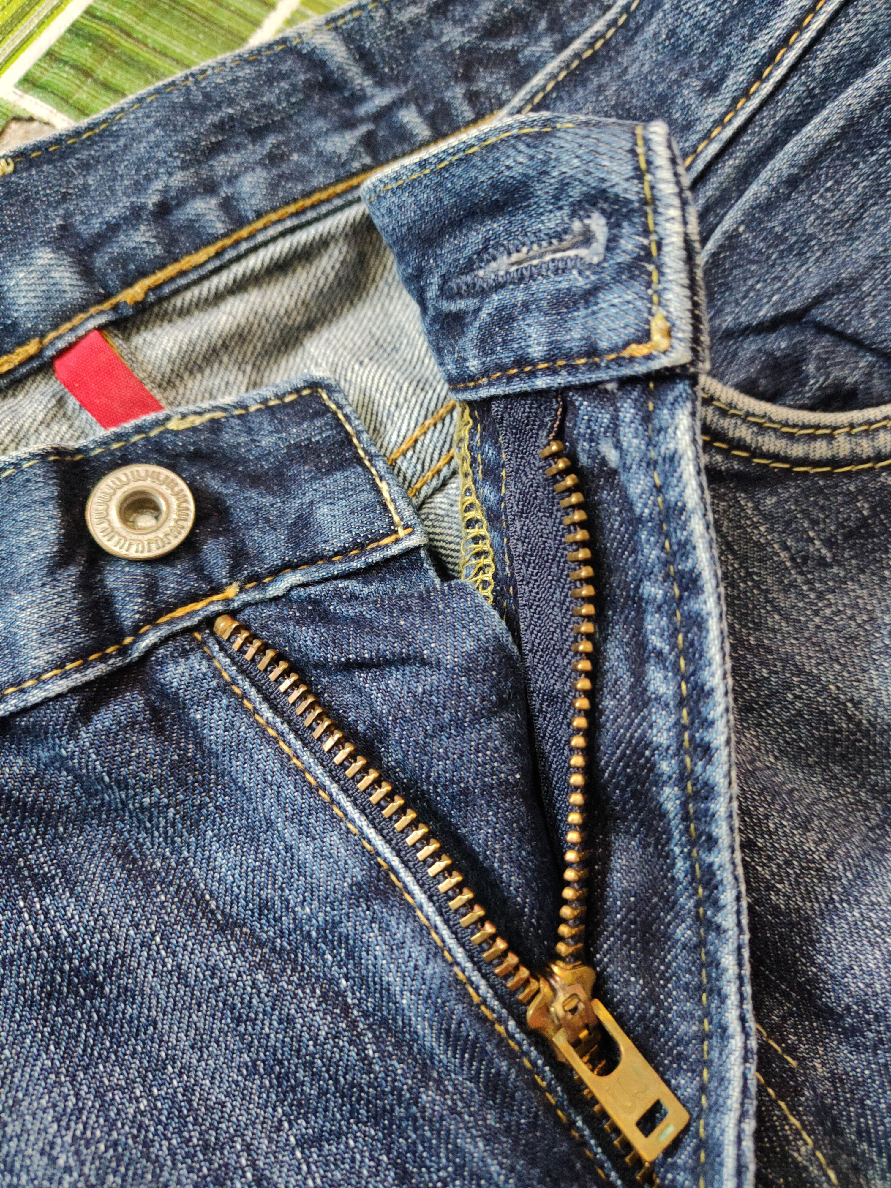 Japanese Brand Uniqlo Dark Blue Distressed Ripped Jeans #S2211 Size US 31 - 13 Thumbnail