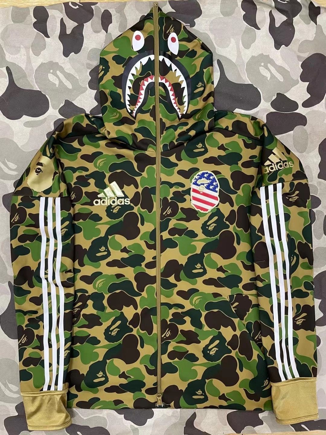 Adidas × Bape Bape Green Shark Sweatshirt Pullover Size US L / EU 52-54 / 3 - 1 Thumbnail