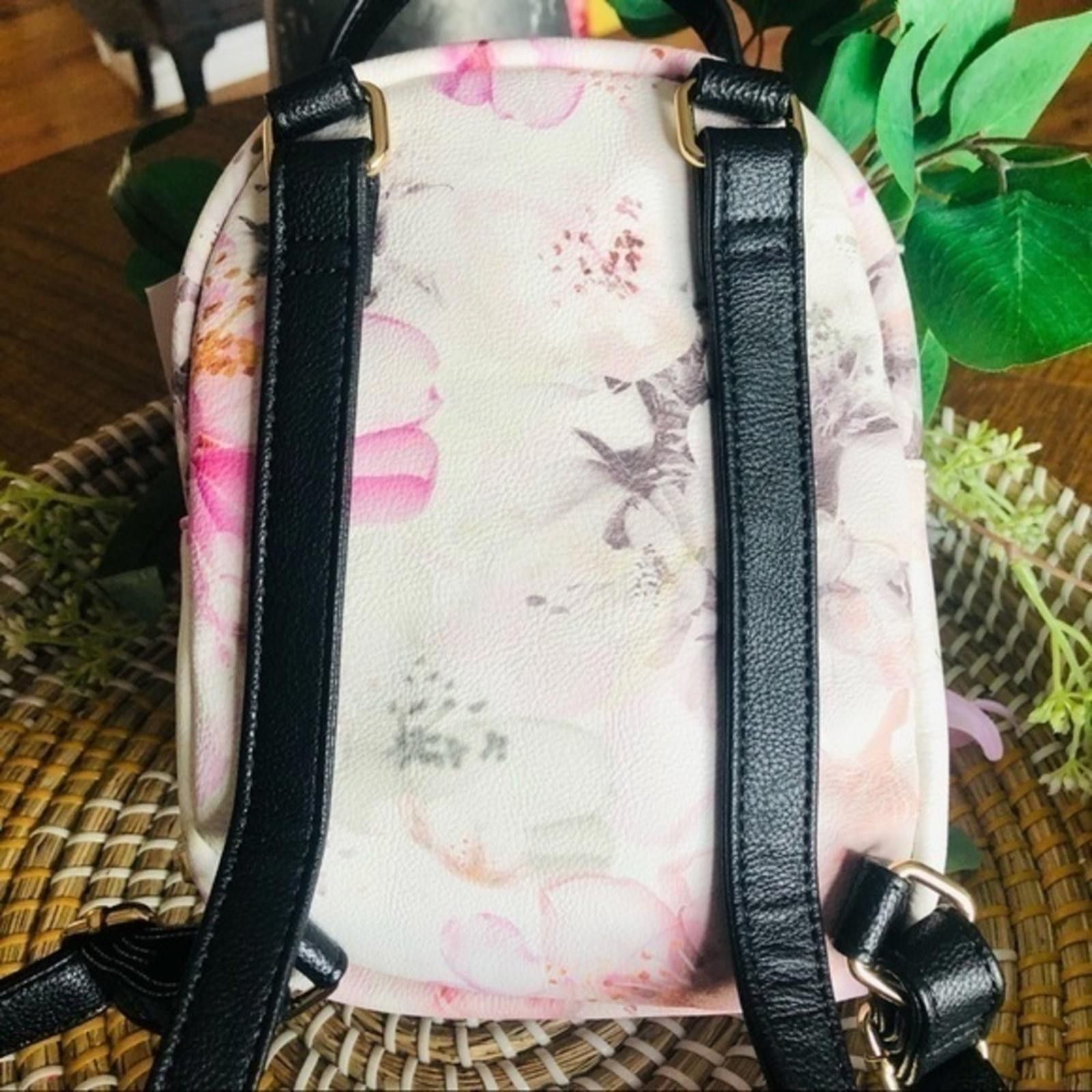 Designer Betsey Johnson Floral Backpack NWT Size ONE SIZE - 4 Thumbnail