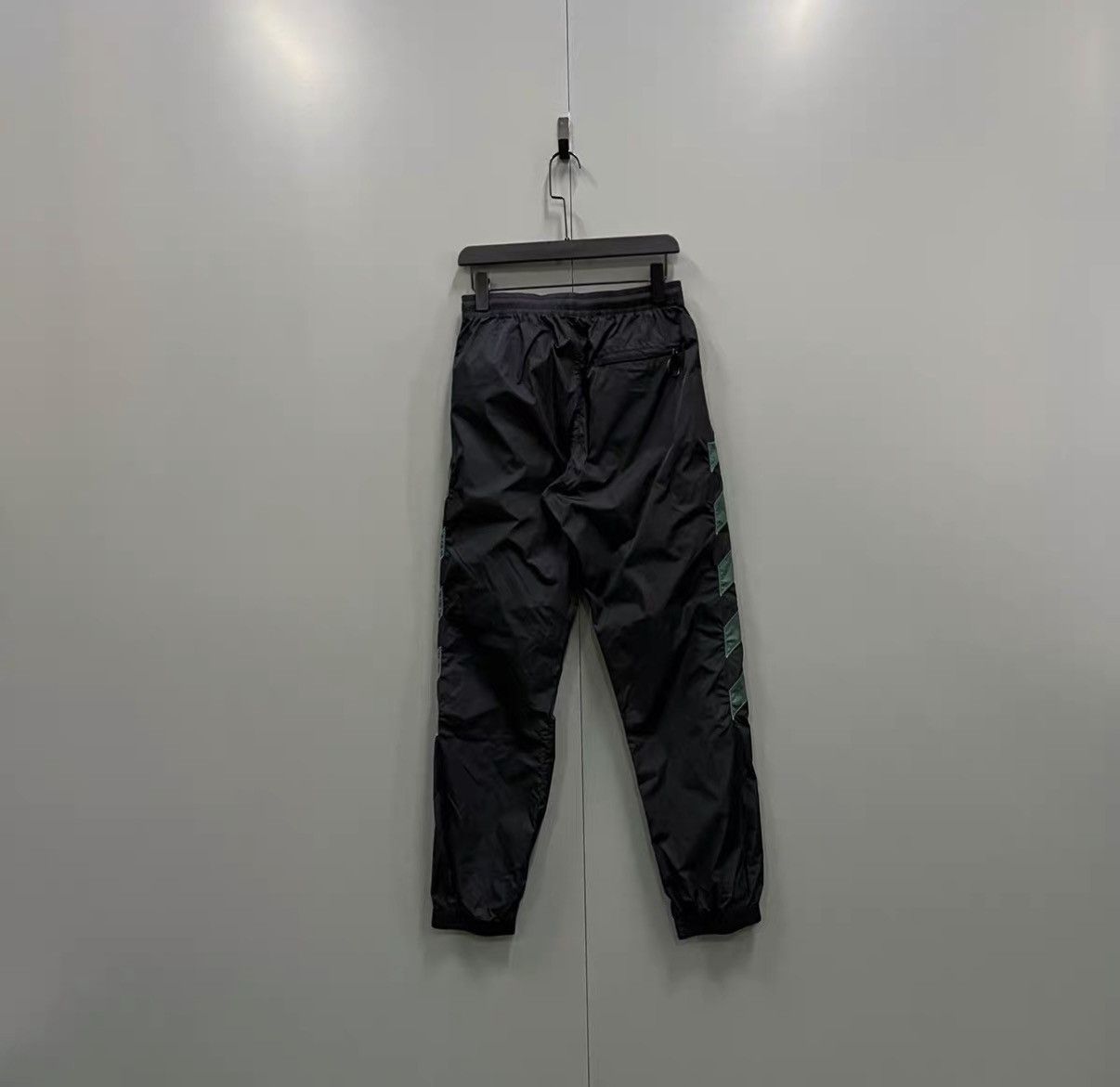 Off-White OFF-WHITE OW Diagonal Stripe Sweatpants J41 Size US 34 / EU 50 - 2 Thumbnail