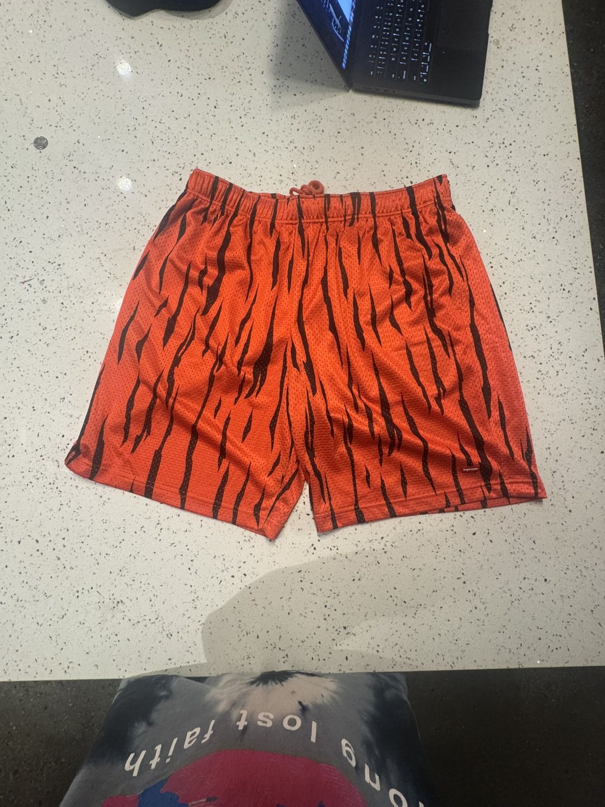Supreme Supreme Small Box Baggy Mesh Shorts in a tiger-stripe Size US 34 / EU 50 - 1 Thumbnail