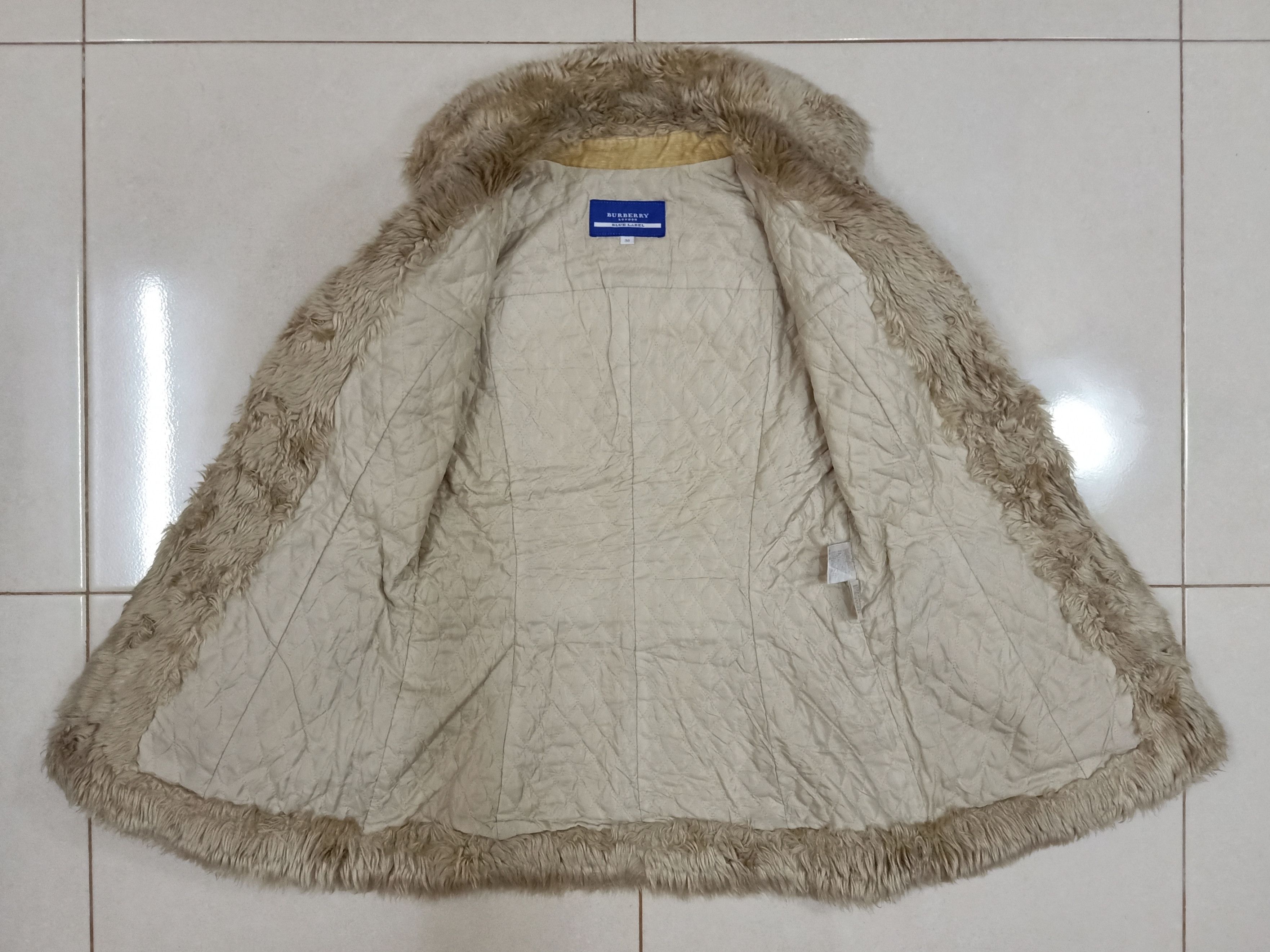 Burberry BURBERRY Blue Label Fur Beige Winter Wear Jacket Parka Size XS / US 0-2 / IT 36-38 - 8 Thumbnail