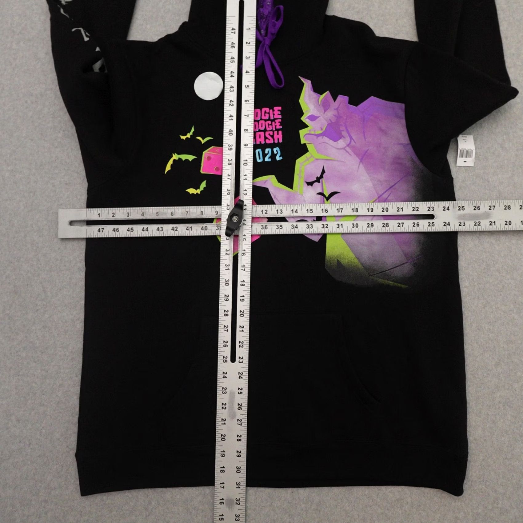 Disney VINTAGE Disney Oogie Boogie Bash 2022 Hoodie XL Men Black Pullover 24X31 MEASUREMENTS ARE PROVIDED IN PICTURES Mens XL Black Disney Hoodie Size US XL / EU 56 / 4 - 3 Thumbnail