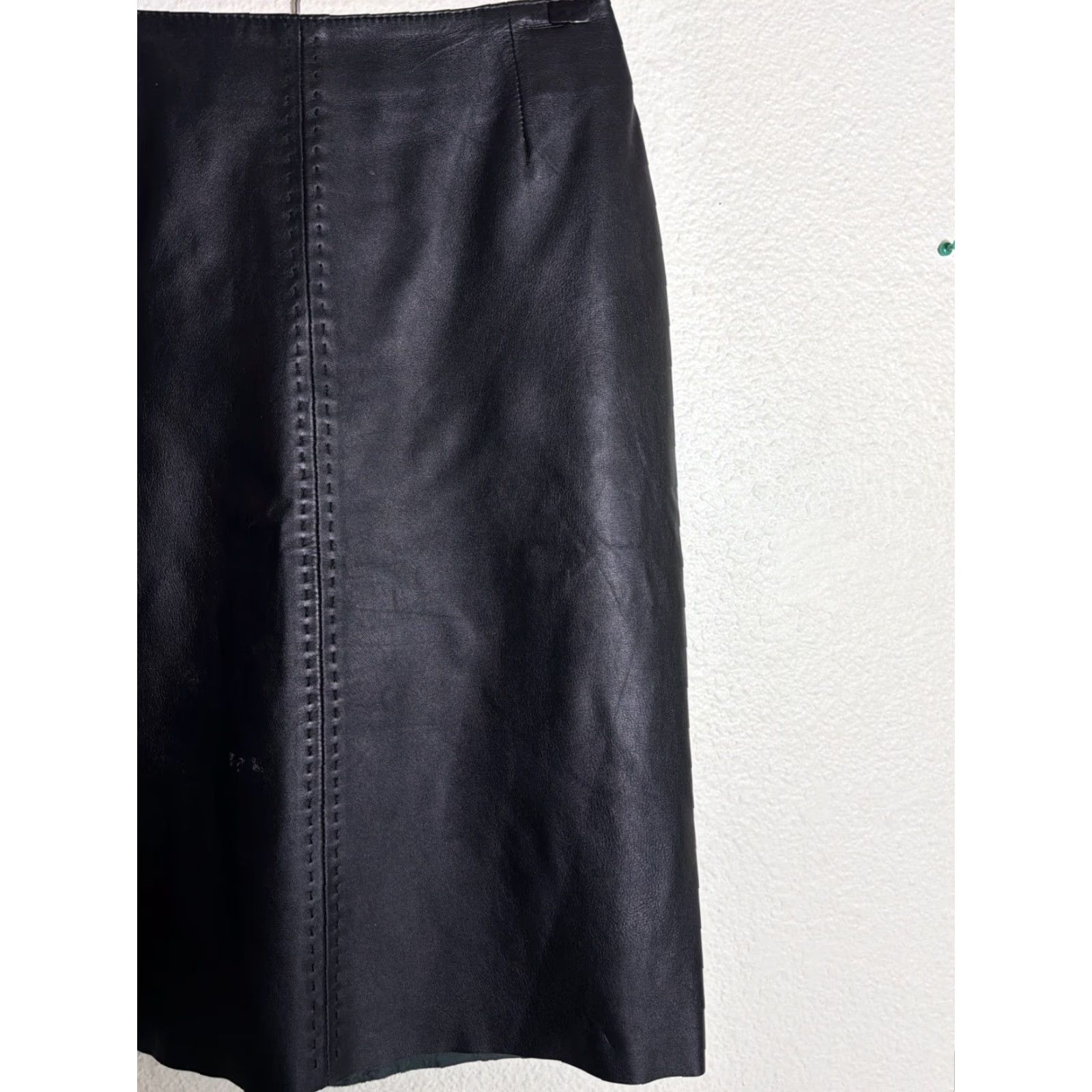 Vintage VINTAGE Y2K Casual Corner Women’s Skirt A-Line 6 Black Leather Knee Length Lined Flaw Scuff Size 28" / US 6 / IT 42 - 4 Thumbnail