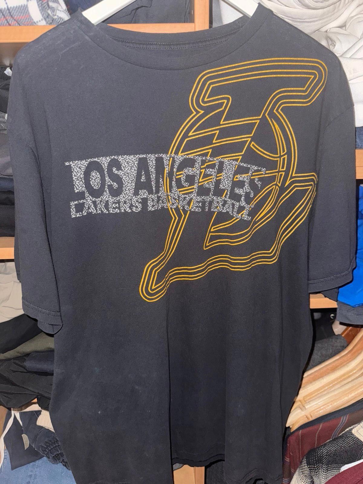 Adidas Vintage Early 2000’s Adidas x NBA LA Lakers Tee Rare Sz XL Size US XL / EU 56 / 4 - 2 Thumbnail