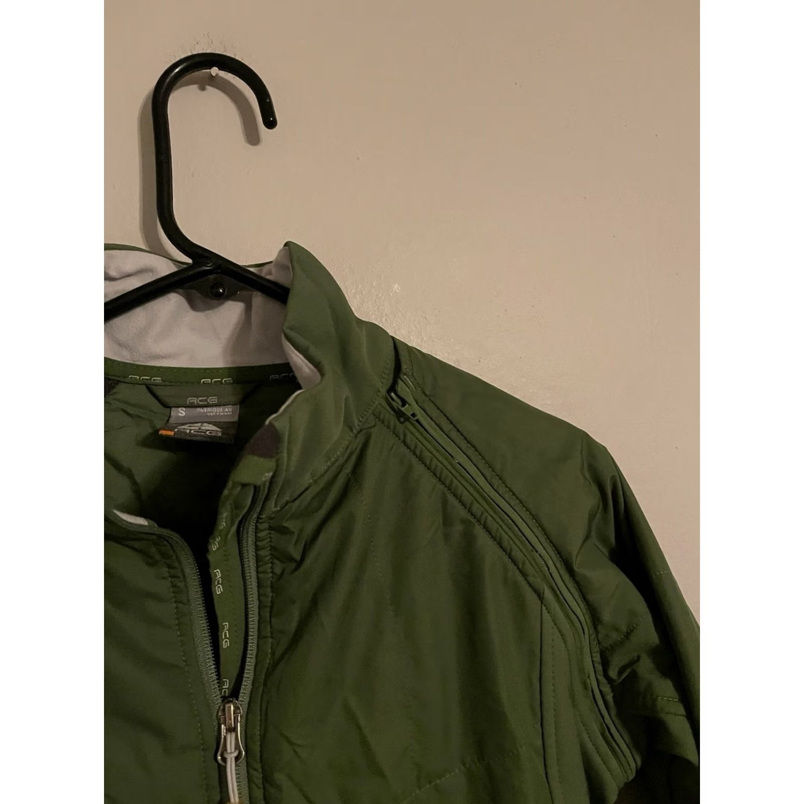 Nike VINTAGE Nike ACG Thinsulate Convertible Zip Off Sleeves Vest Jacket Womens Small Green Jacket Womens Size S / US 4 / IT 40 - 2 Thumbnail