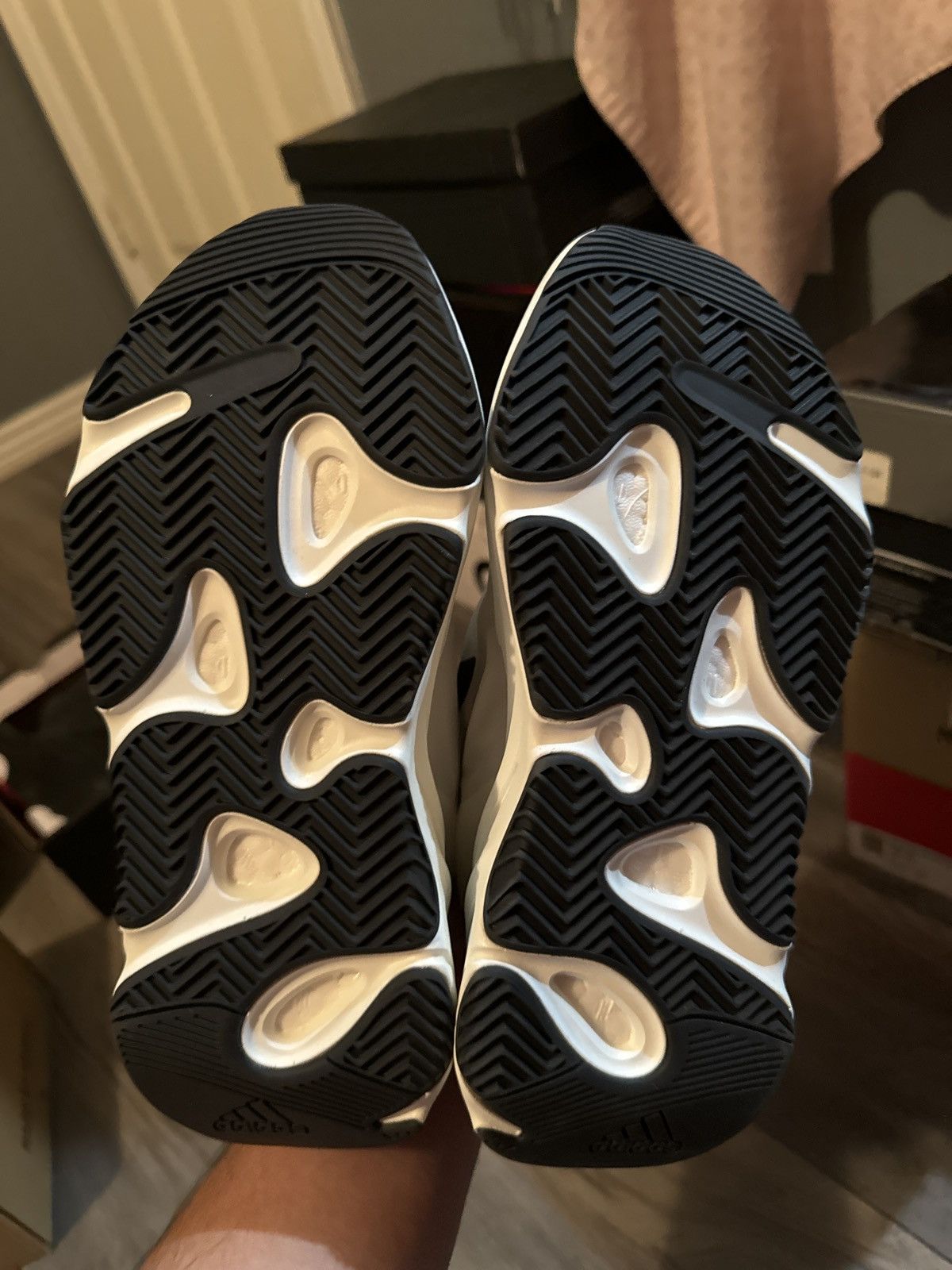 Adidas YZY 700 MNVN LACELESS ANALOG Size US 5.5 / EU 38 - 3 Thumbnail