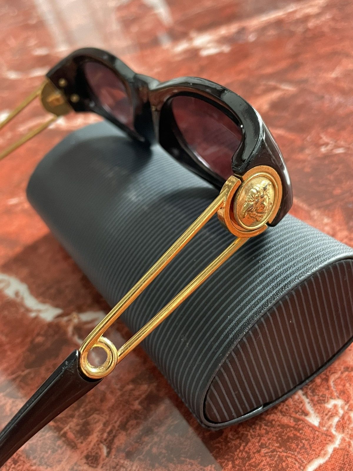 Versace × Vintage Vintage 90s Gianni Versace safety pin sunglasses mod 429 Size ONE SIZE - 3 Thumbnail