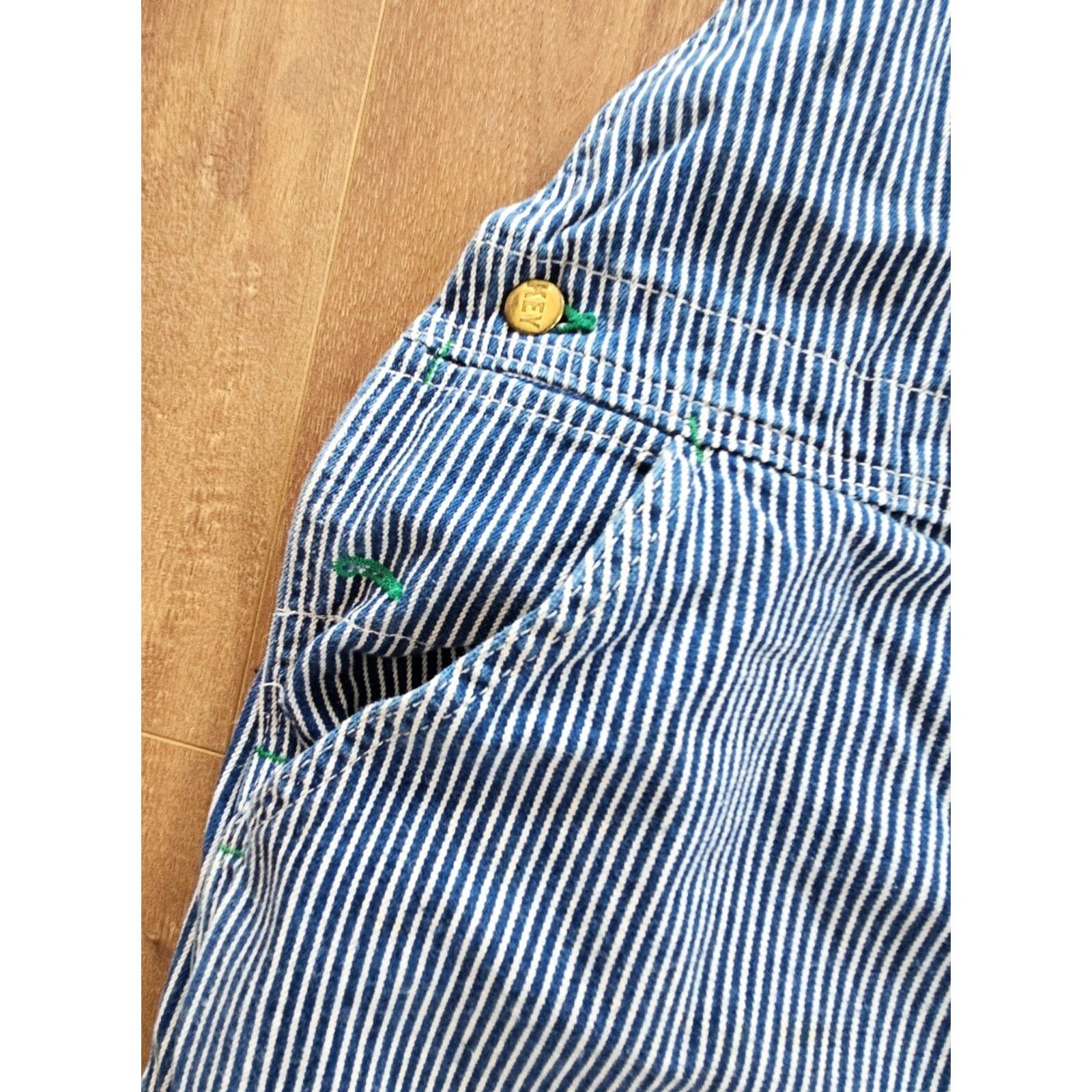 Imperial VINTAGE Key Imperial Work Farm Trucker Bib Overalls Mens 46x29 Railroad Stripe Jeans Overalls Mens Blue 100% Cotton 46x29 Reg Hipster 90s Size US 30 / EU 46 - 5 Thumbnail