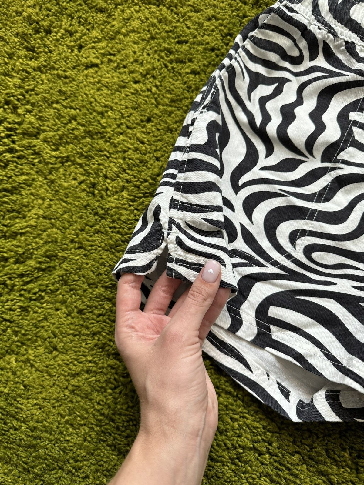 Designer × Dickies Dickies NWT zebra pattern shorts Size 25" / US 0 / IT 36 - 8 Thumbnail