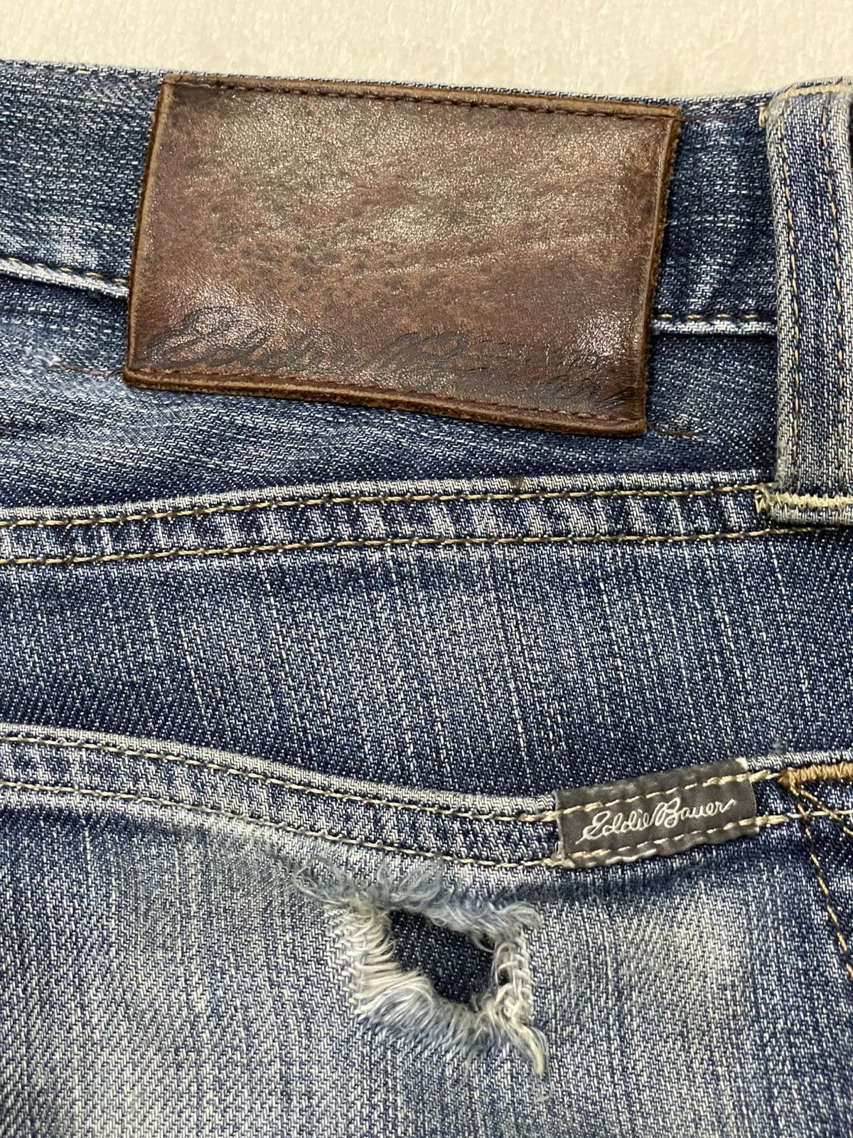 Eddie Bauer Vintage Eddie Bauer Straight Cut Distress Ripped Dark Blue Size US 33 - 20 Thumbnail
