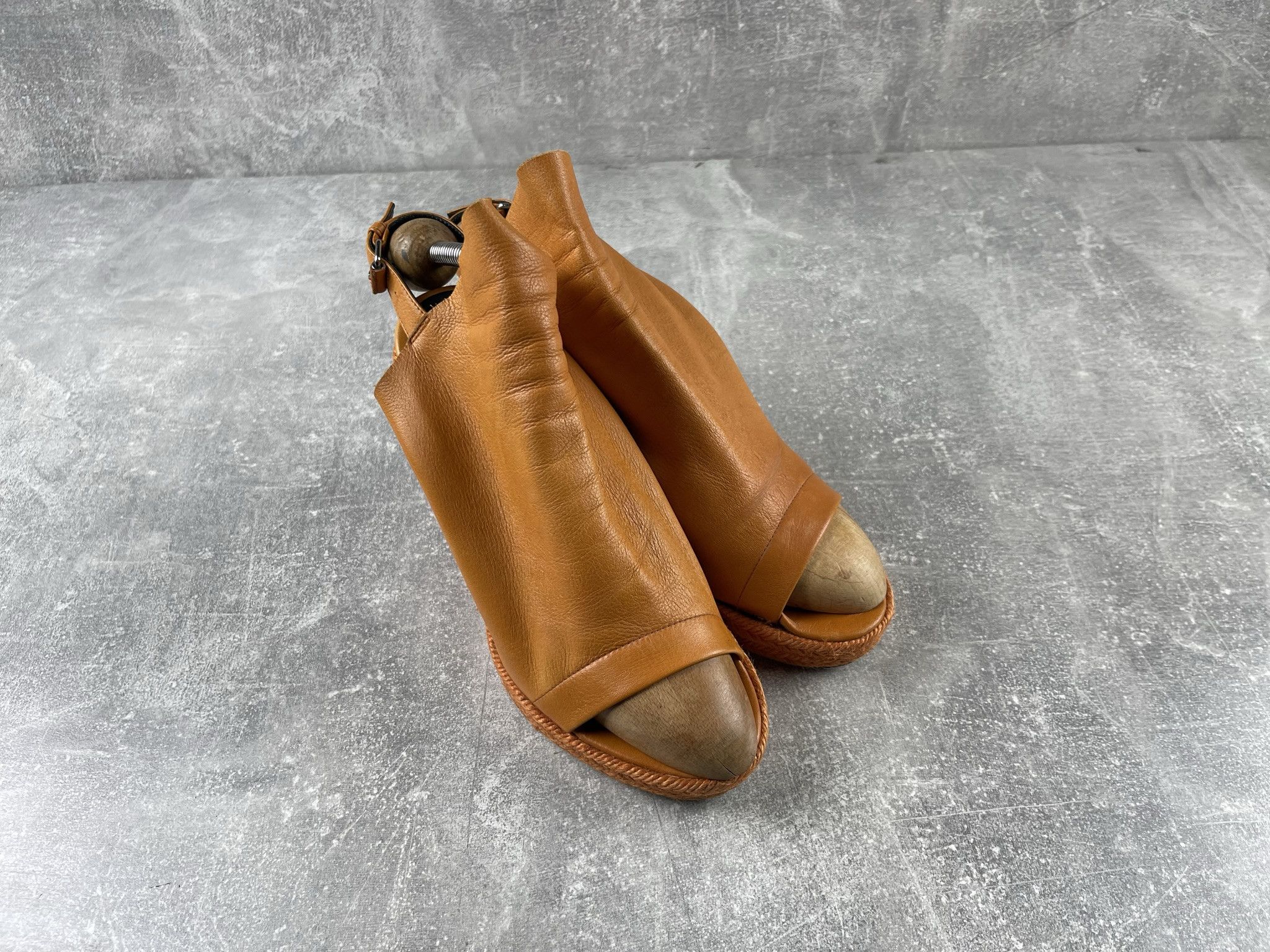 Balenciaga Balenciaga Paris orange leather slingback wedge heels shoe Size US 8 / IT 38 - 3 Thumbnail