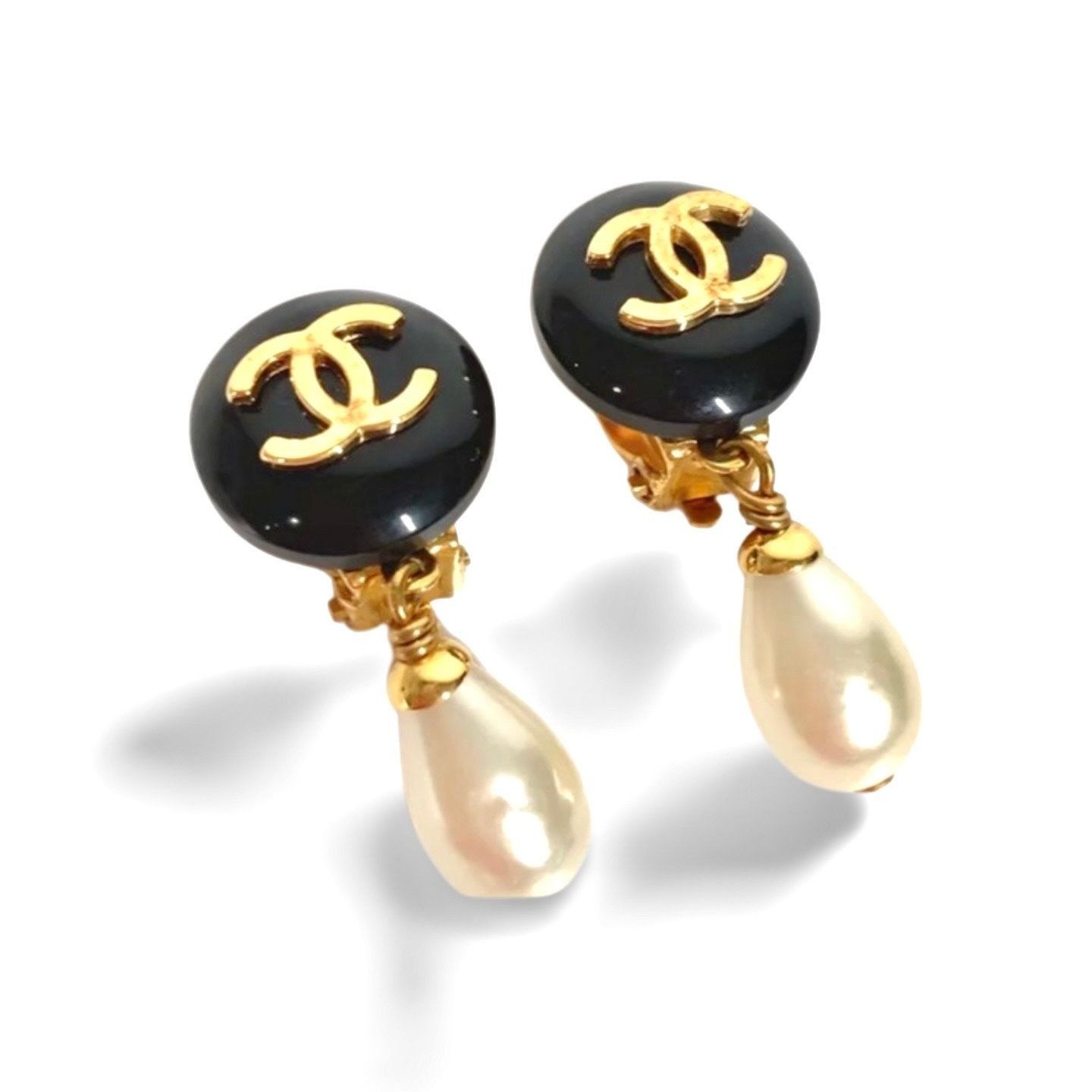 Chanel Vintage CHANEL teardrop white faux pearl earrings with cc Size ONE SIZE - 4 Thumbnail