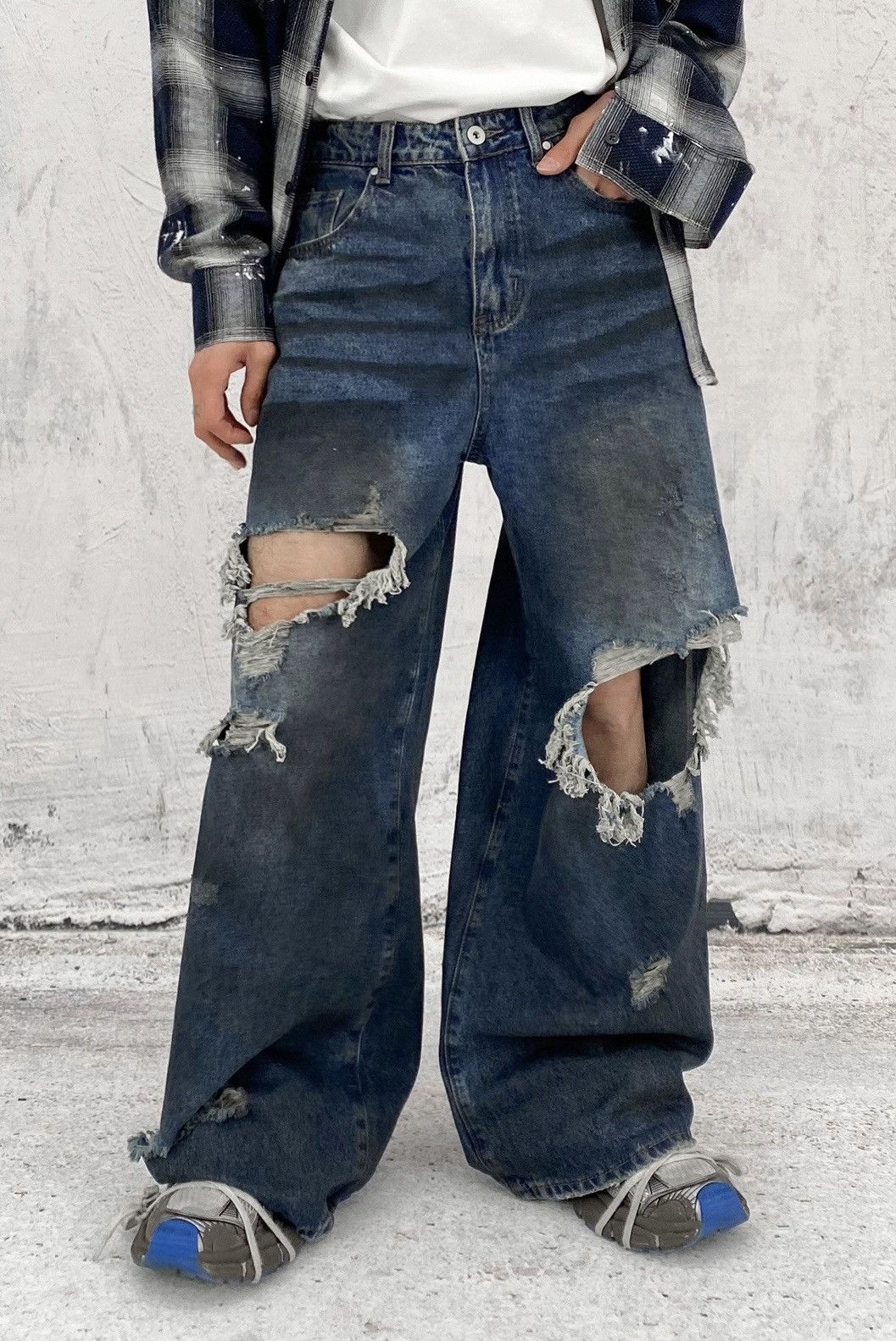 image of Vintage Avant Garde Retro Distressed Dirty Ripped Jeans Pants in Blue, Men's (Size 30)