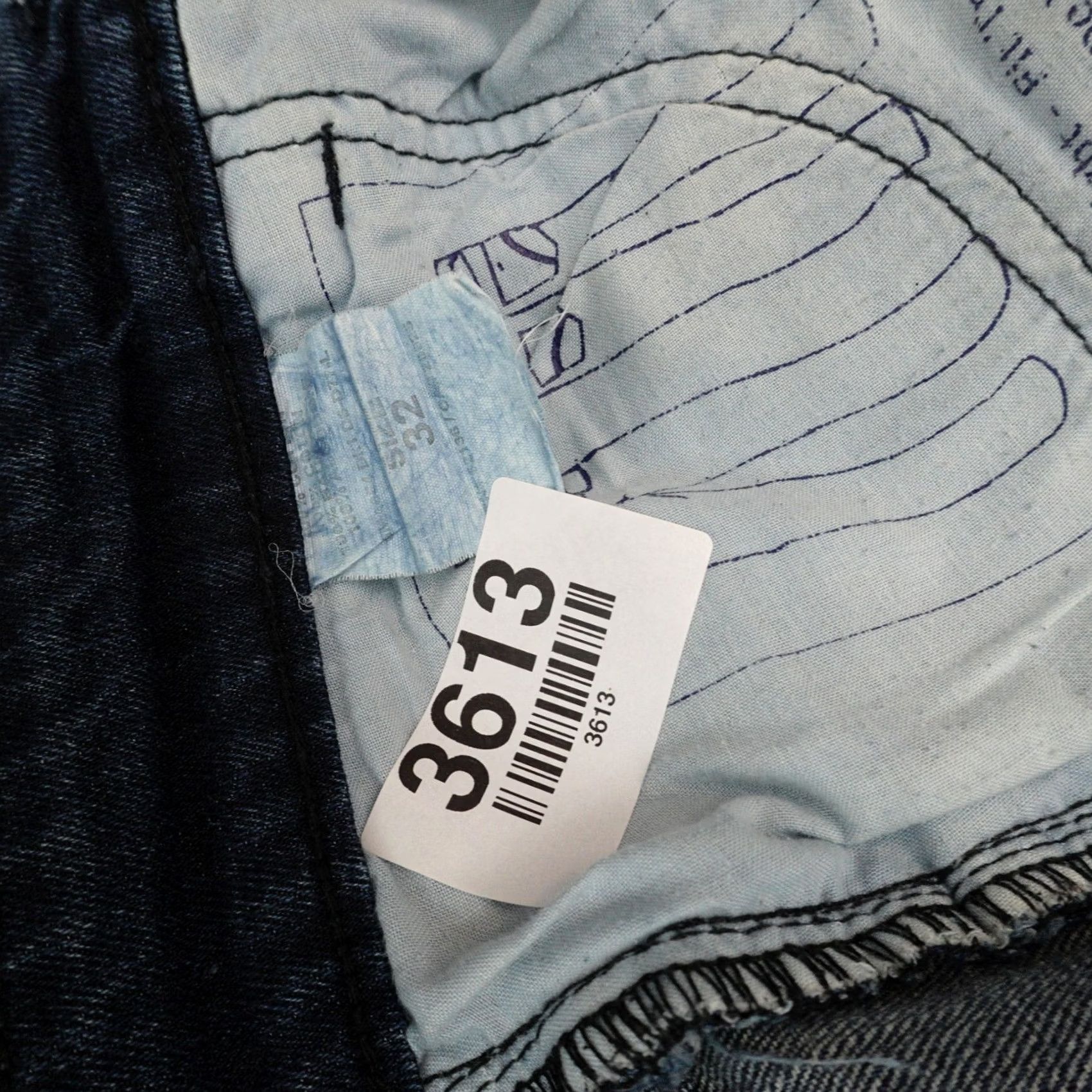 Vintage VINTAGE Iceberg Jeans Women's 32 (32X32) Straight Dark Wash Blue Denim Y2K Jeans Women Straight 32 Blue Embroidered Pockets Size 24" / US 00 / IT 34 - 4 Thumbnail
