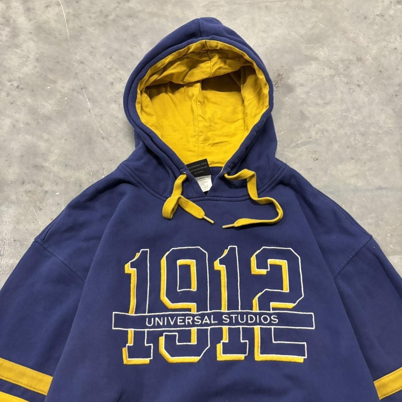 Disney × Vintage Crazy Vintage Y2K/2000s Blue Universal Studios Embroidered 1912 Spellout Hoodie! Size US XXL / EU 58 / 5 - 2 Thumbnail