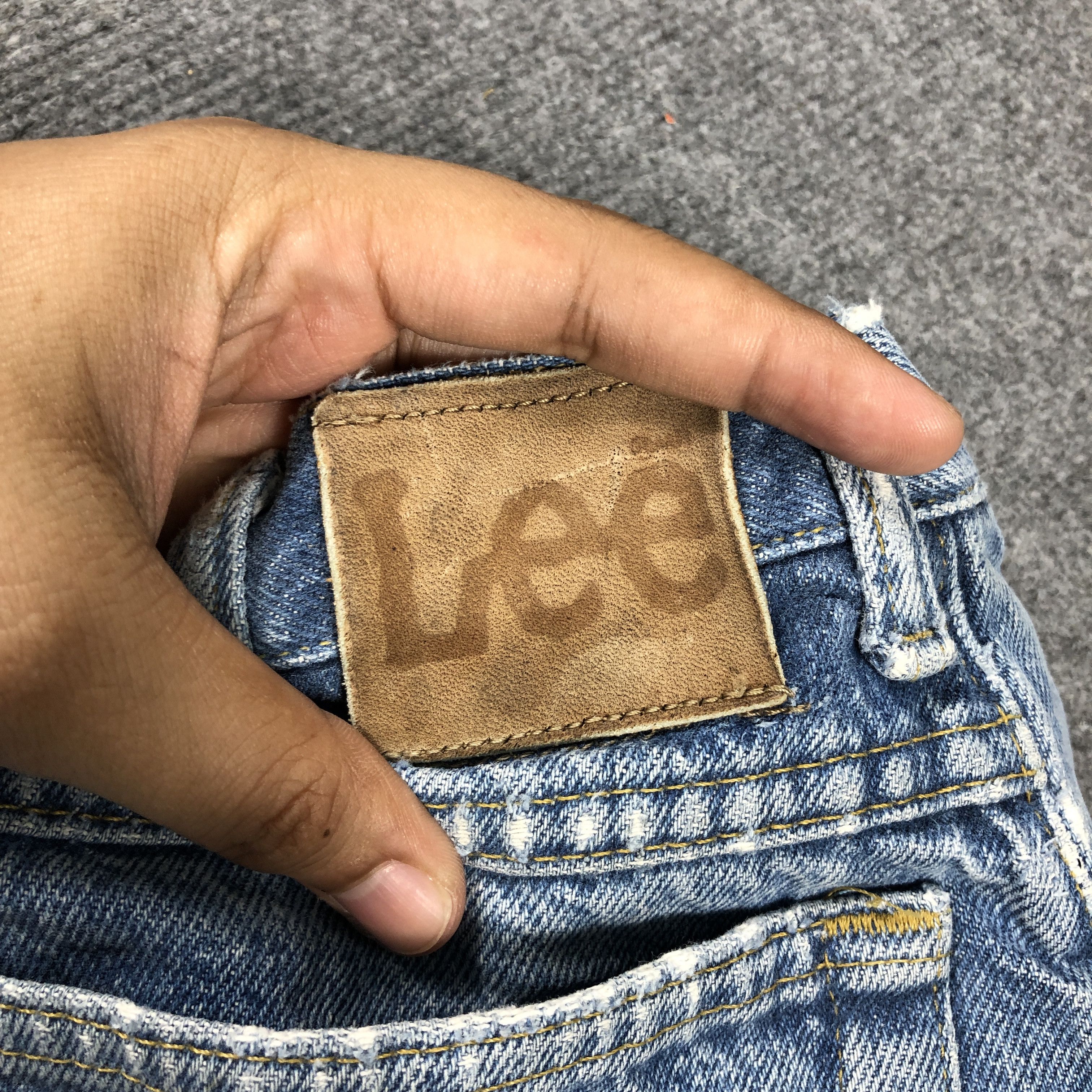 Lee × Vintage Vintage 90s Lee Light Blue Wash Distress L713 Size US 32 / EU 48 - 9 Thumbnail