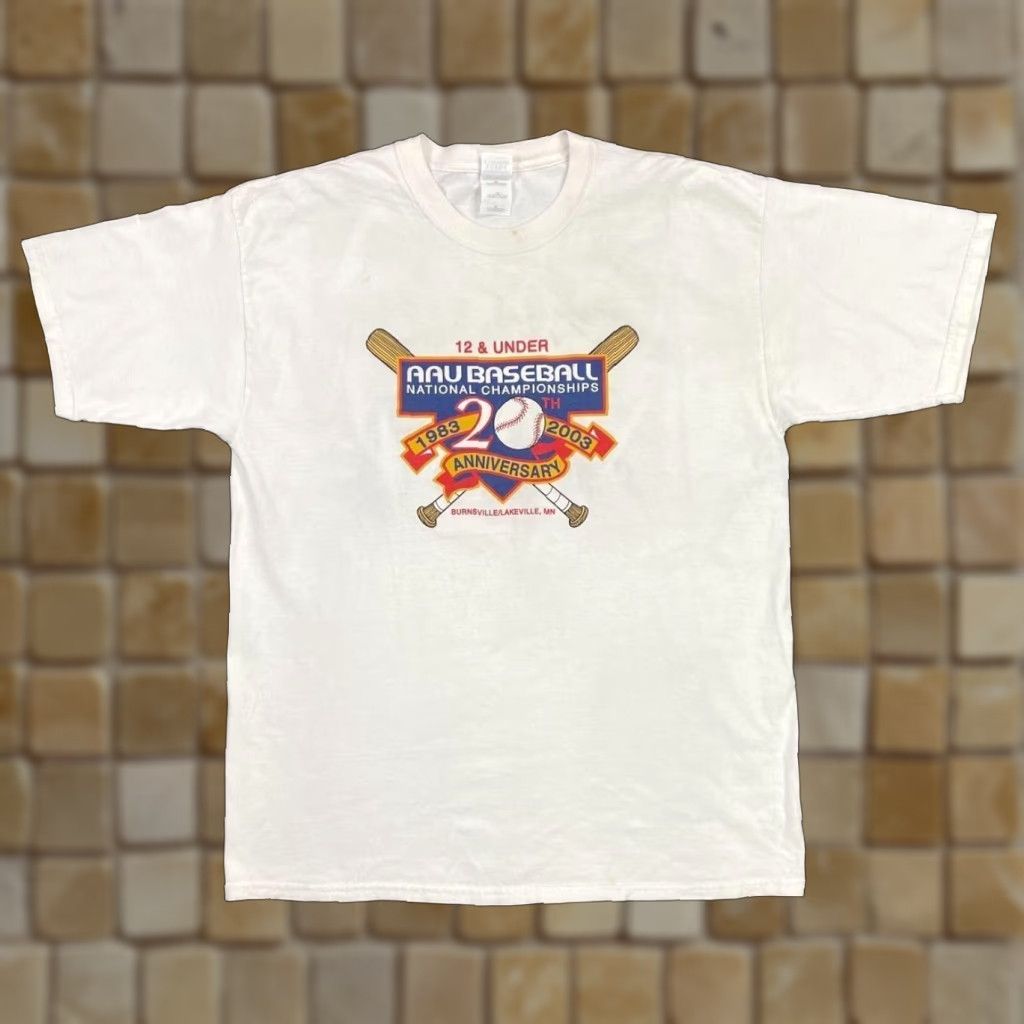 Gildan Vintage AAU Baseball (2003) “National Championships” College Graphic T-Shirt XL White Mens Size US XL / EU 56 / 4 - 1 Thumbnail