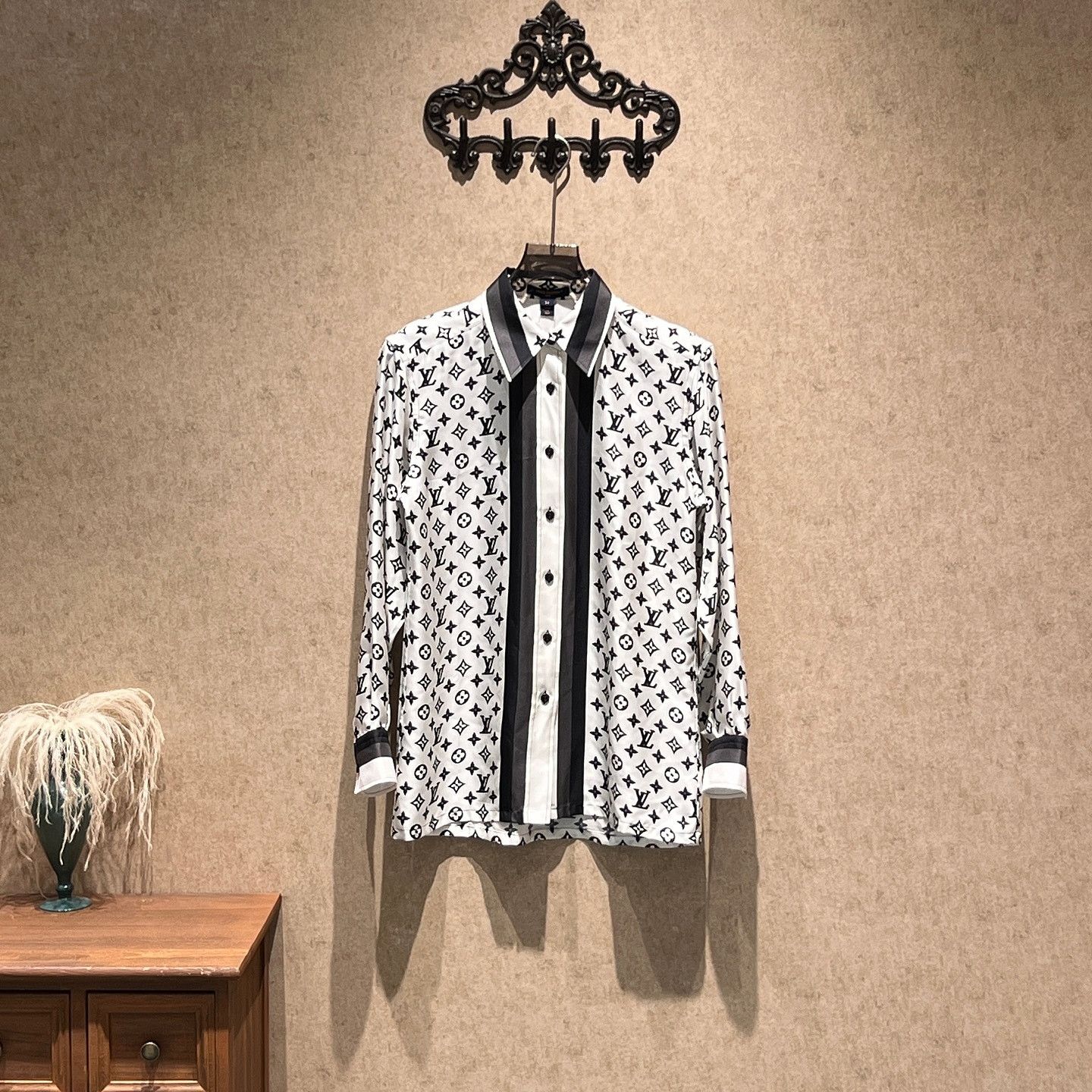 Louis Vuitton Louis Vuitton Monogram Print Button Up Shirt Size 34 Size XXS / US 00 / IT 34 - 1 Thumbnail