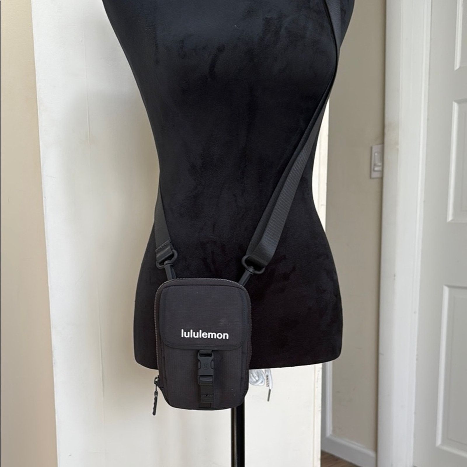 Lululemon lululemon athletica Black Crossbody Bag Size ONE SIZE - 2 Thumbnail
