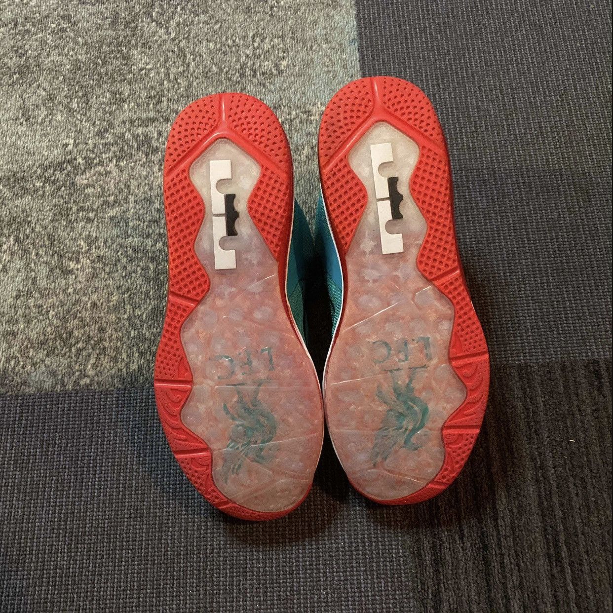 Nike Nike LeBron 9 Low 'Reverse Liverpool' | Size 11 Size US 11 / EU 44 - 6 Thumbnail