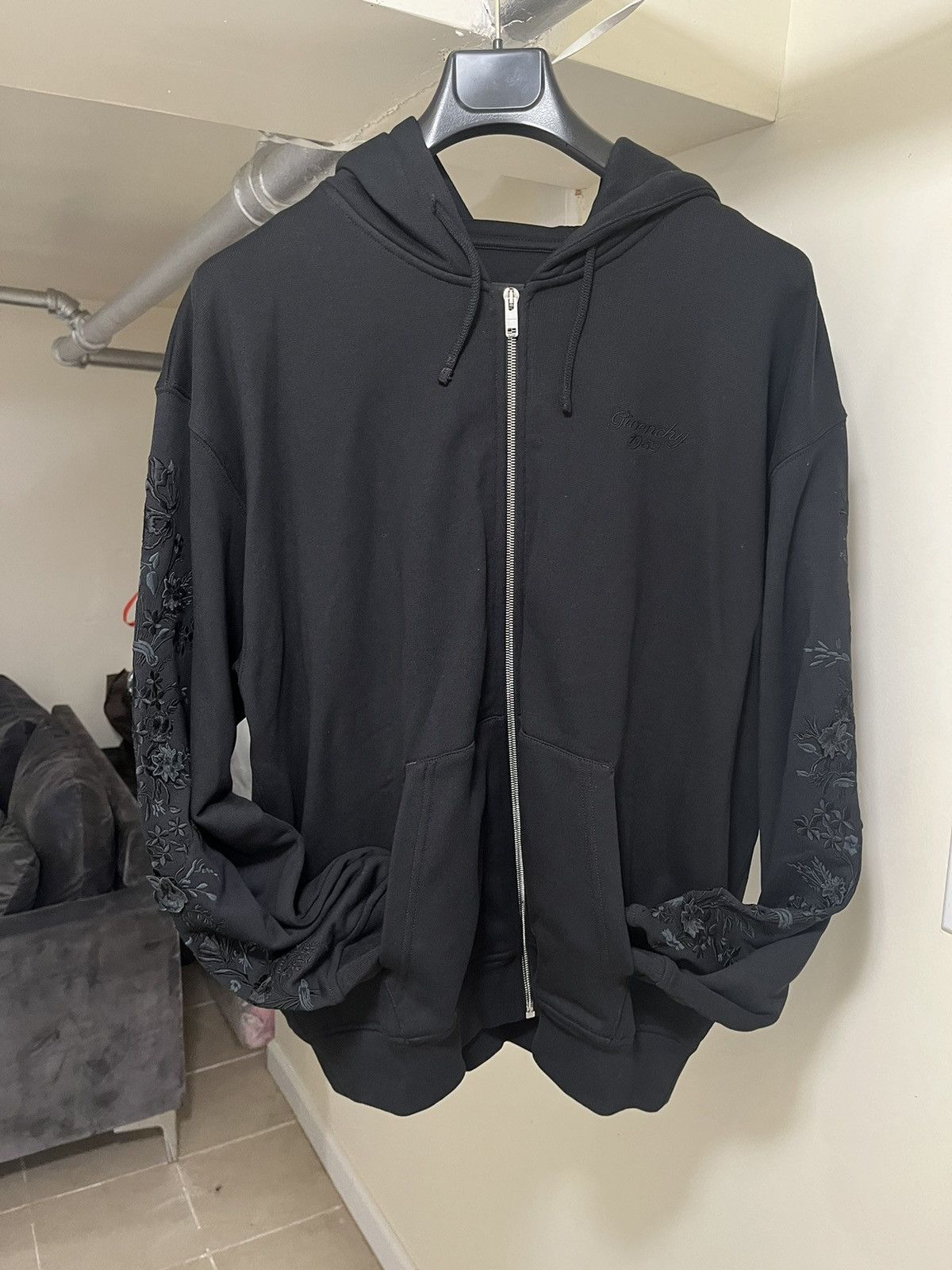 Givenchy Givenchy Sweatshirt Sz XL Size US XL / EU 56 / 4 - 15 Thumbnail