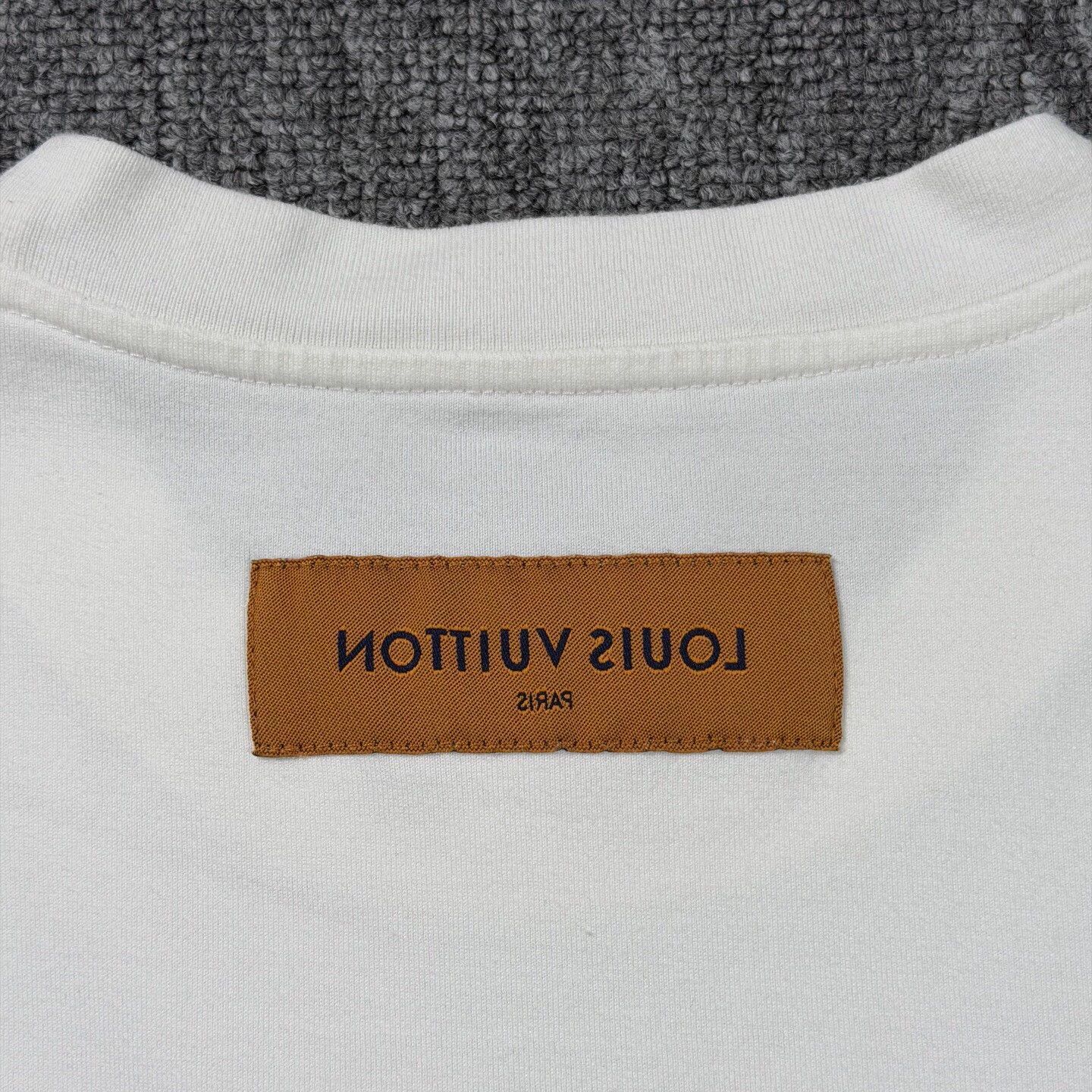 Louis Vuitton LV 25 White Embossed SS Tee M Near New Size US M / EU 48-50 / 2 - 8 Thumbnail