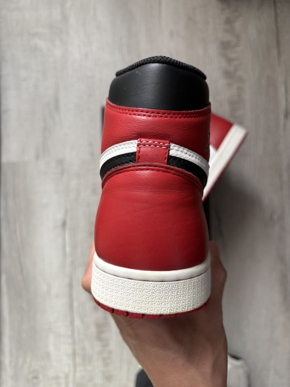 Jordan Brand Jordan 1 Chicago (2015) Size US 9.5 / EU 42-43 - 4 Thumbnail