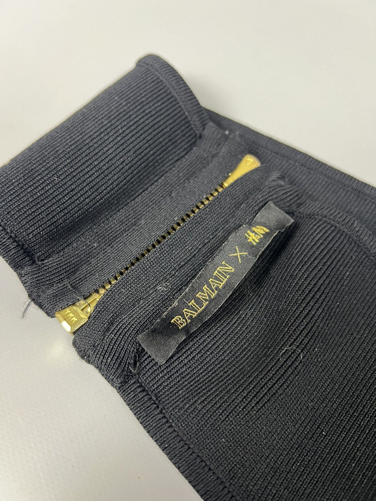 Balmain × H&M XS-XXS Balmain Paris H&M Limited Edition Collection zip Top Size ONE SIZE - 7 Thumbnail