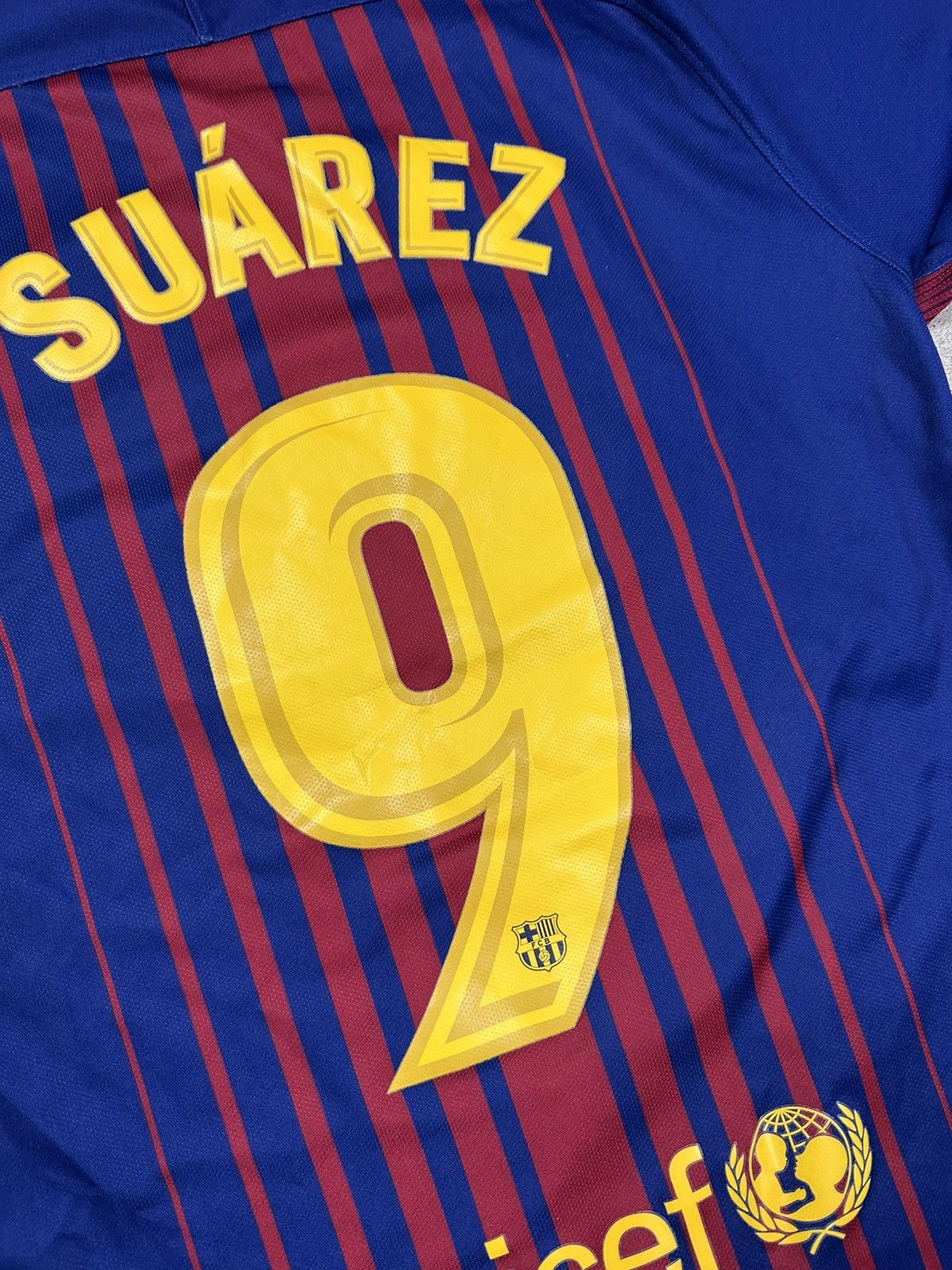 Nike Nike x FC Barcelona 2017/2018 Home Suarez #9 Jersey Size US S / EU 44-46 / 1 - 17 Thumbnail