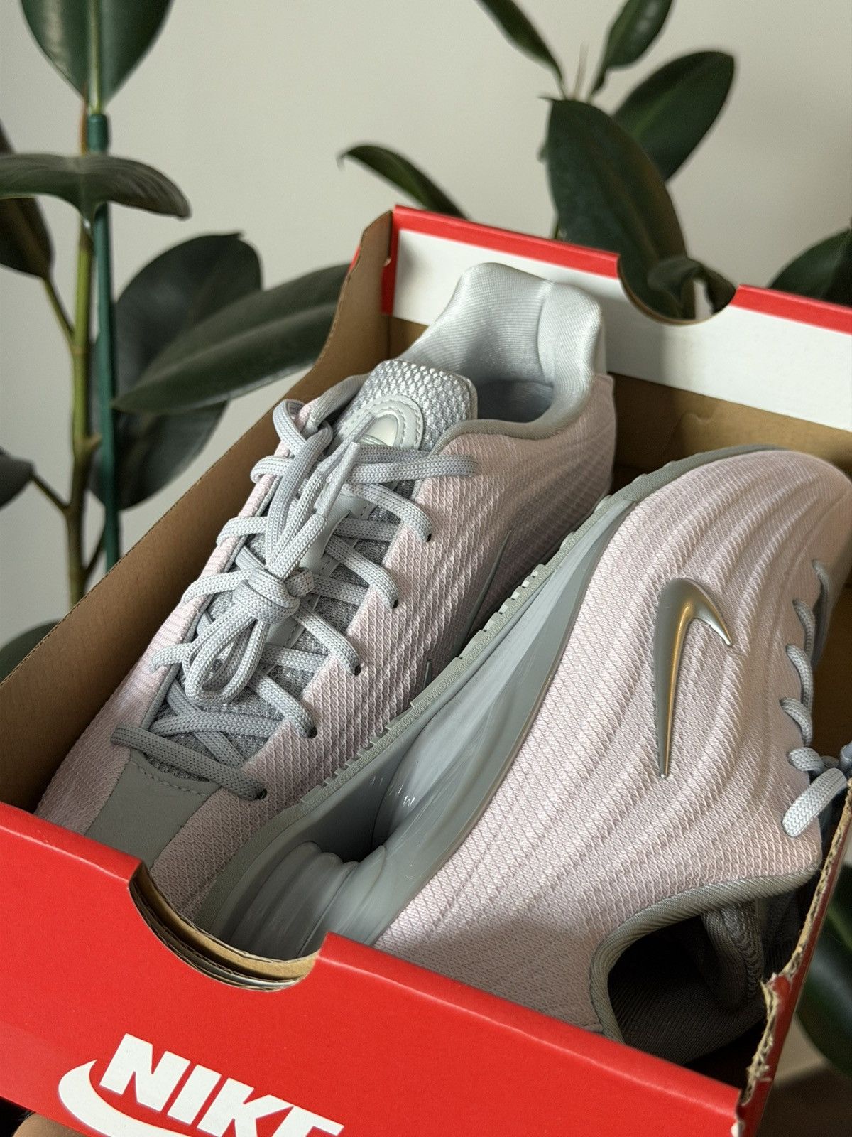 Nike Nike Wmns Shox Z SE "Pink Foam Metallic Silver" 8W / 6.5M Size US 8 / IT 38 - 3 Thumbnail