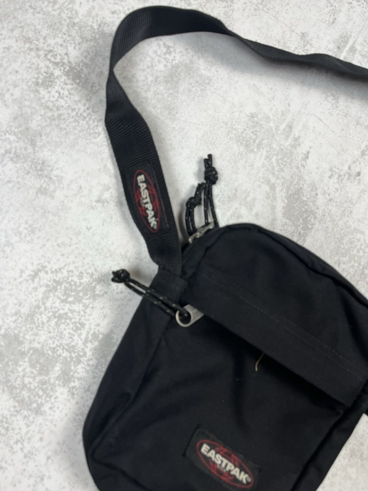 Eastpak Eastpak Classic Small Messenger Bag Black Utility Style Size ONE SIZE - 2 Thumbnail