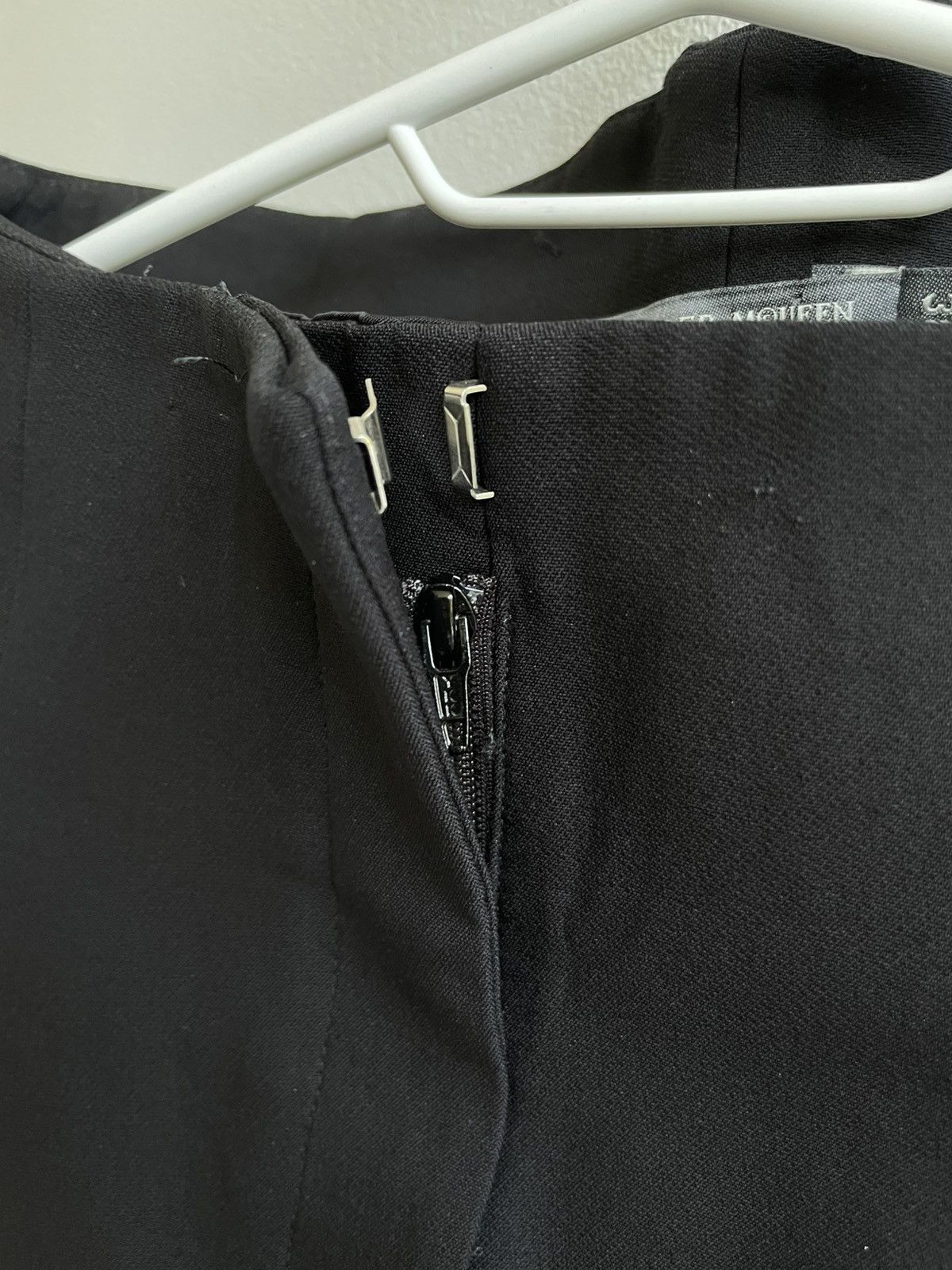 Alexander McQueen ALEXANDER McQUEEN Wool Silk 2016 Trouses Pants Size 26" / US 2 / IT 38 - 7 Thumbnail