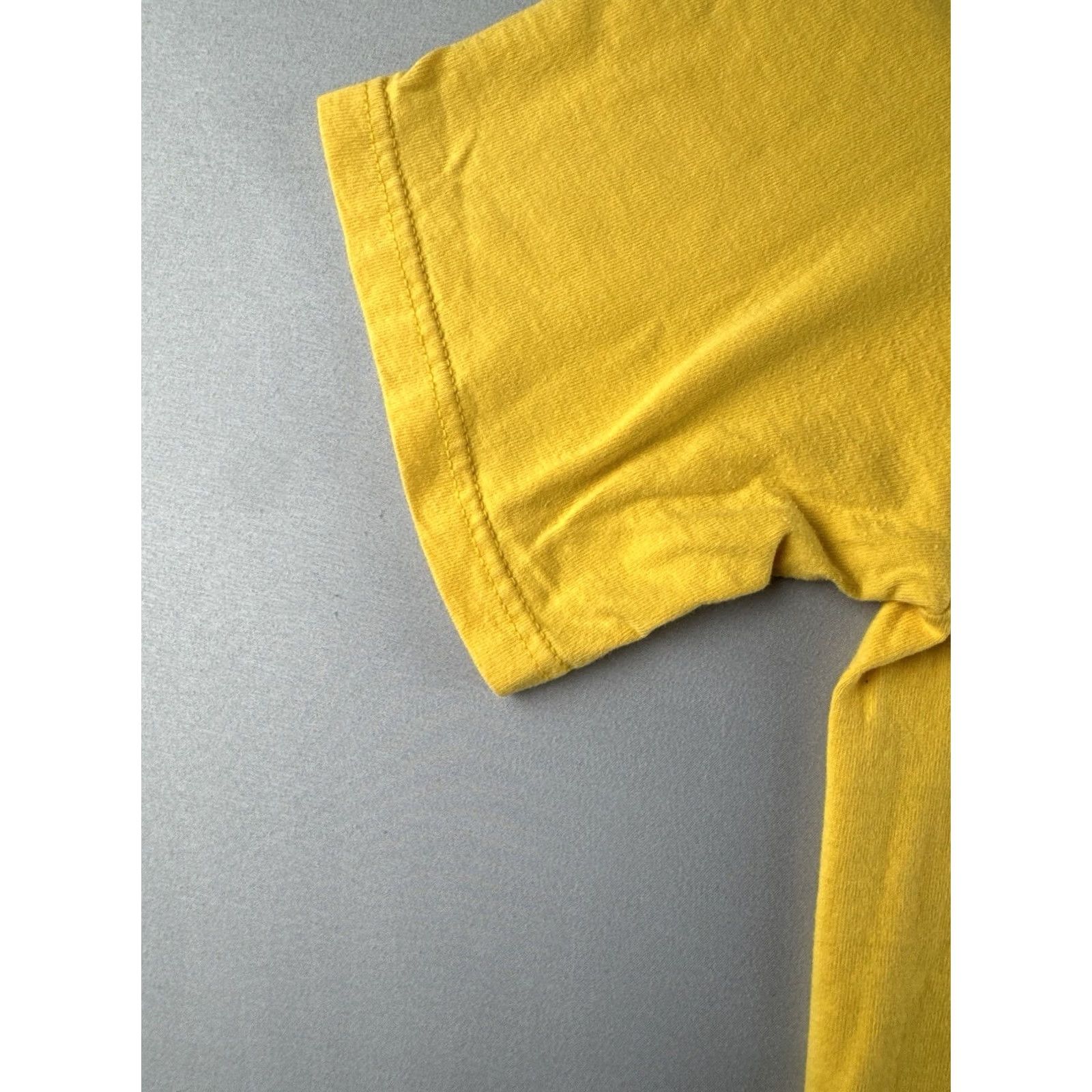 Vintage VINTAGE Screen Stars Tee 90s T-Shirt Mens M Yellow Cotton Short Sleeve Crew Neck 1990s 1990s Size US M / EU 48-50 / 2 - 6 Thumbnail