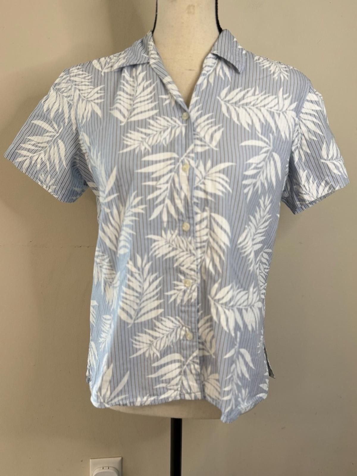 Other Liz Claiborne stripe palm short sleeve button up top SZ M Size M / US 6-8 / IT 42-44 - 5 Thumbnail