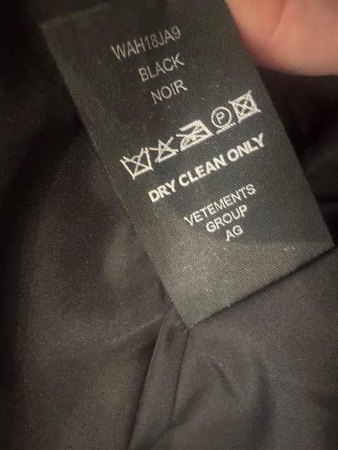 Vetements Vetements AW17 black "Miss Webcam " Puffer Size US M / EU 48-50 / 2 - 19 Thumbnail