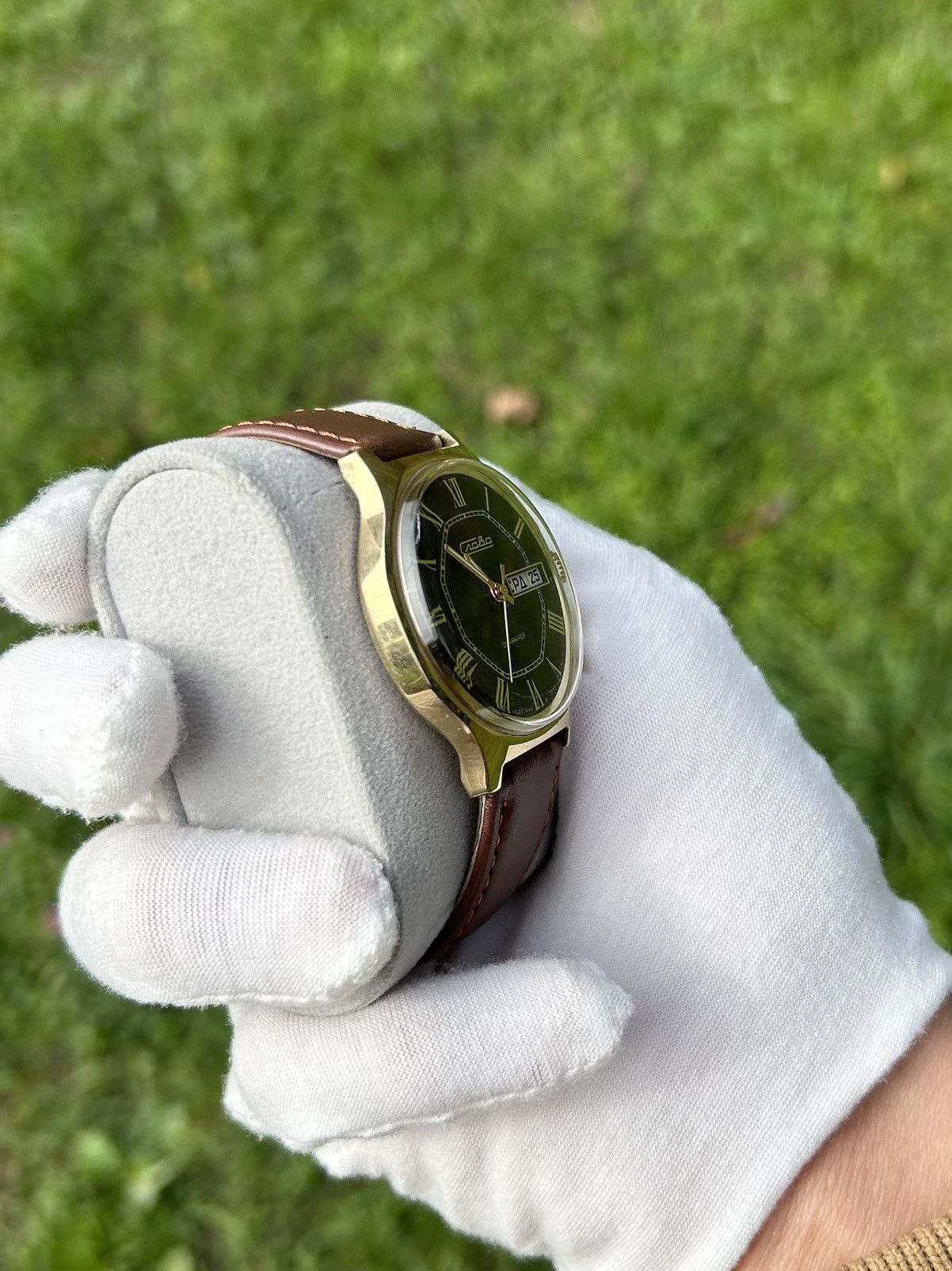 Vintage Vintage Watch Slava Mechanical Made in USSR Authentic 1980s Size ONE SIZE - 8 Thumbnail