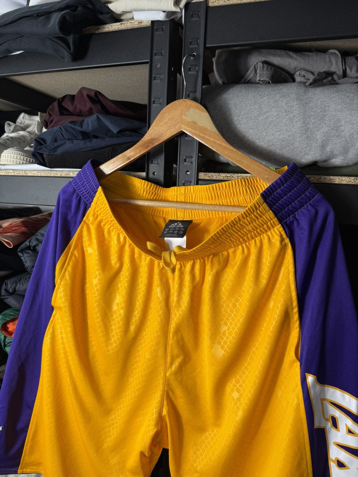 Adidas Vintage Adidas Los Angeles Lakers NBA Basketball Shorts Size US 34 / EU 50 - 2 Thumbnail