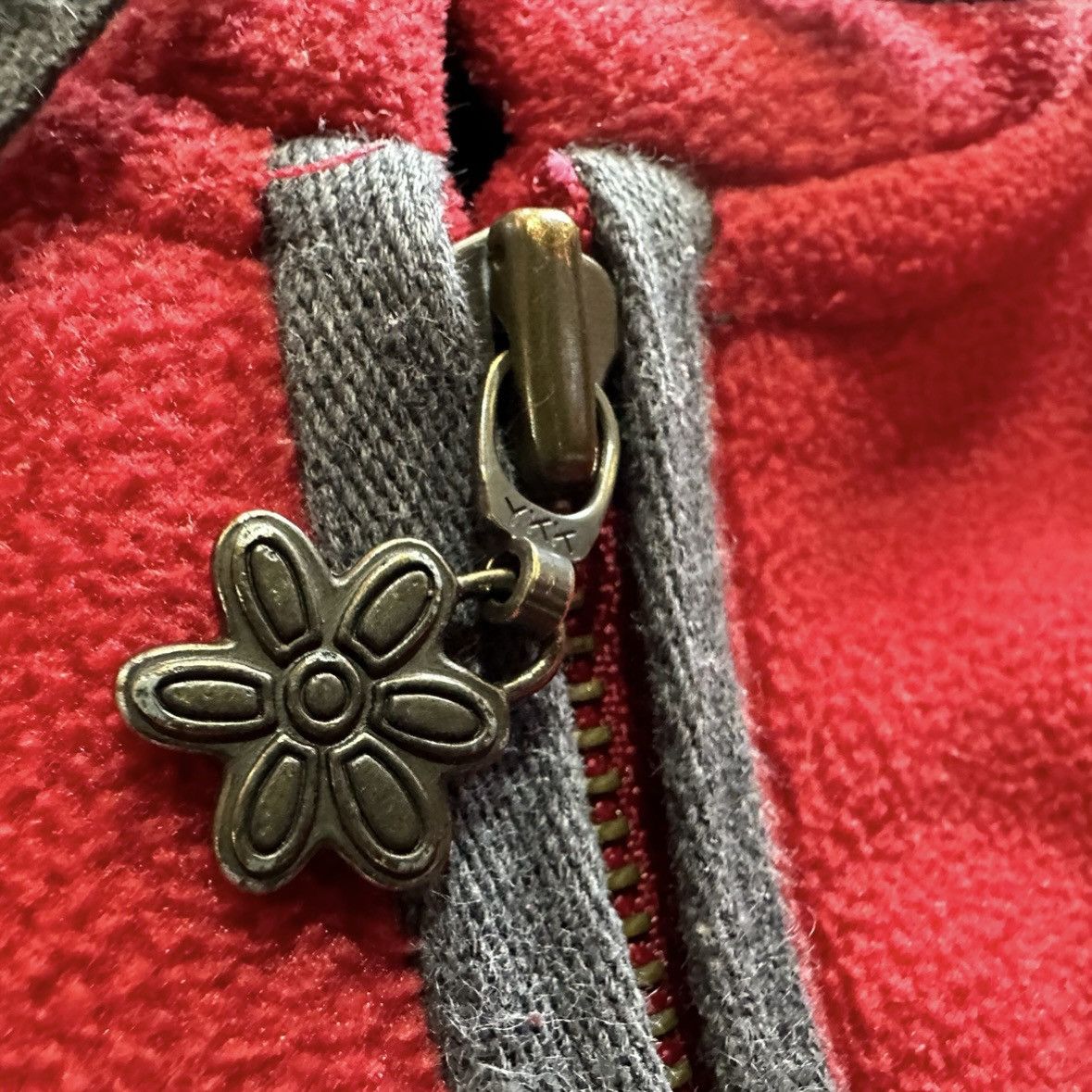 Disney Vintage Disney Store Winnie The Pooh Embroidered Hoodie Size L / US 10 / IT 46 - 4 Thumbnail