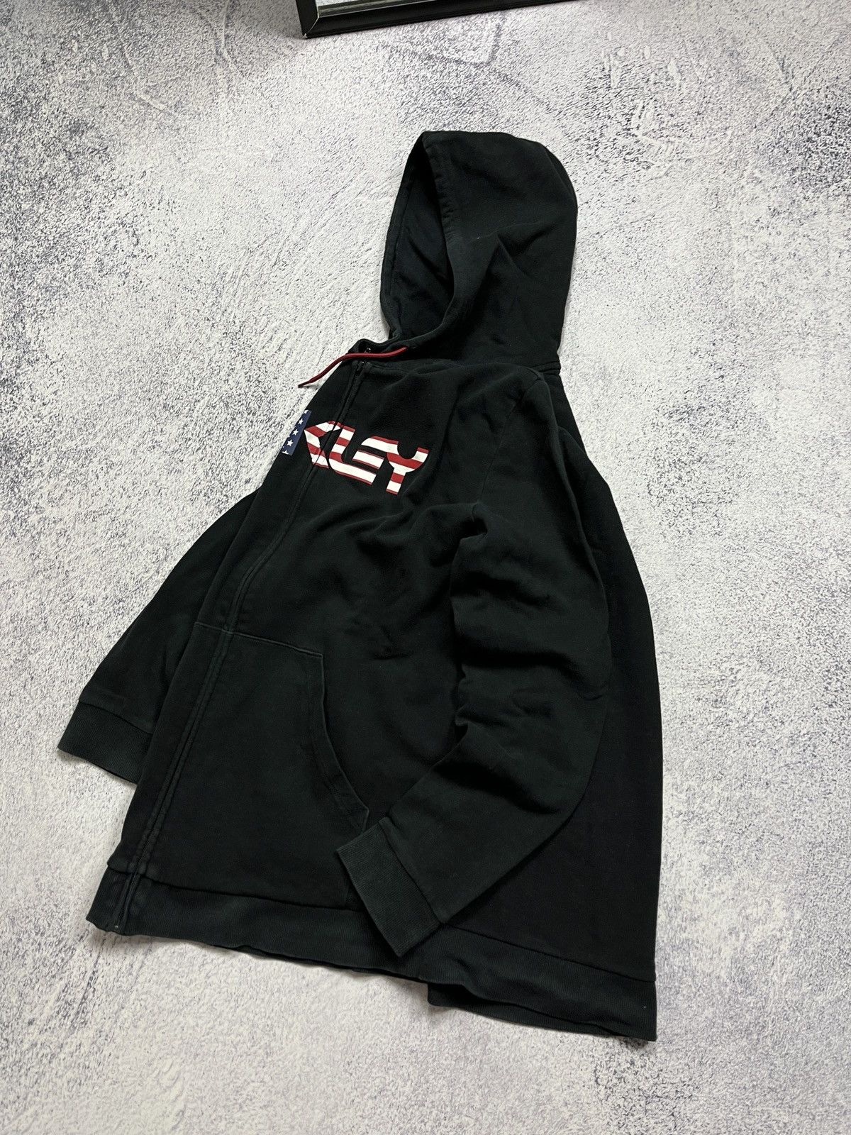 Oakley Vintage Oakley Big Logo USA Flag Zip-Up Hoodie Hype Y2k Size US L / EU 52-54 / 3 - 4 Thumbnail