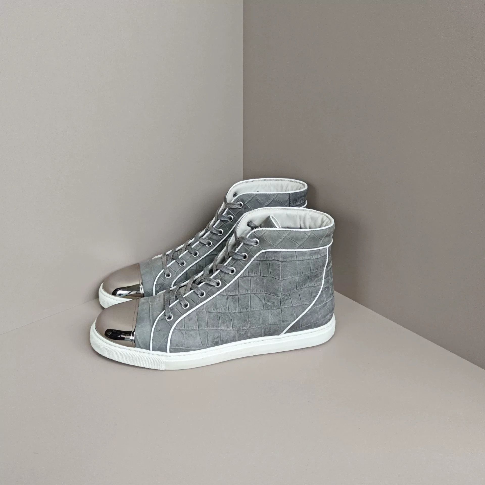 Louis Vuitton Louis Vuitton Lowtop Sneakers 10 Men Size US 10 / EU 43 - 1 Thumbnail