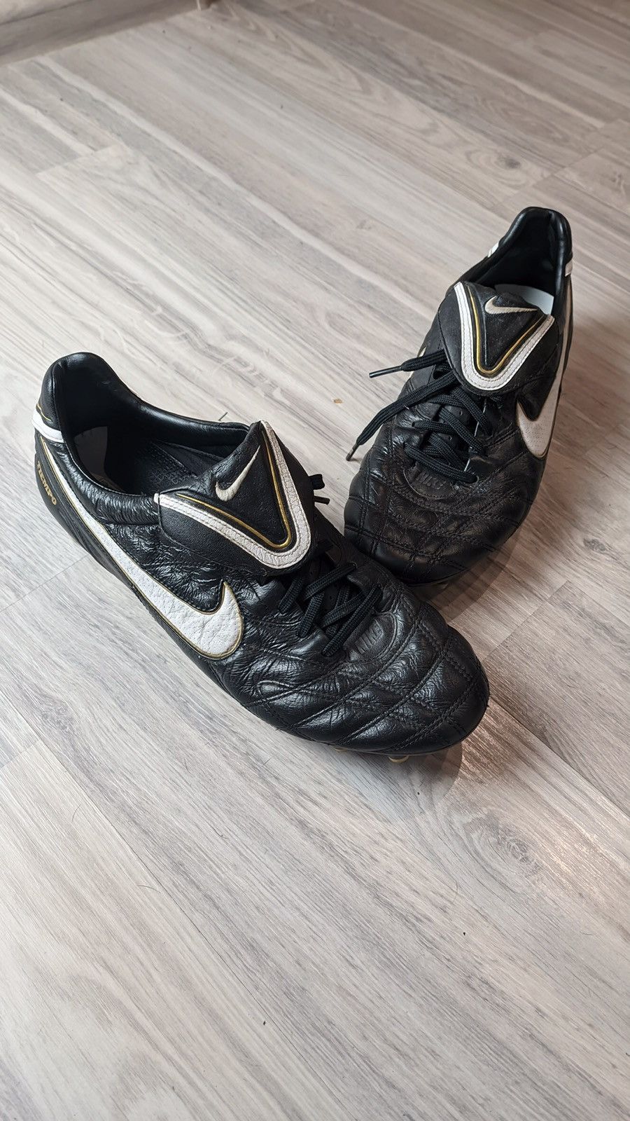 Nike leather football boots outlet