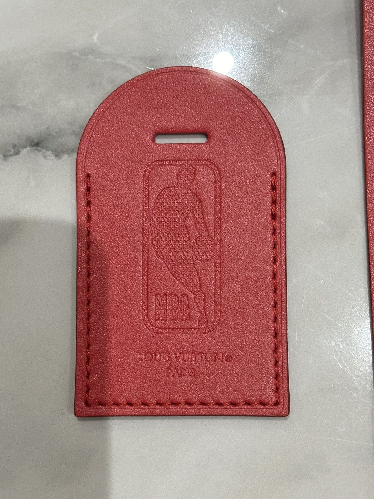 Louis Vuitton Louis Vuitton x NBA Leather luggage Name tag Size ONE SIZE - 2 Thumbnail