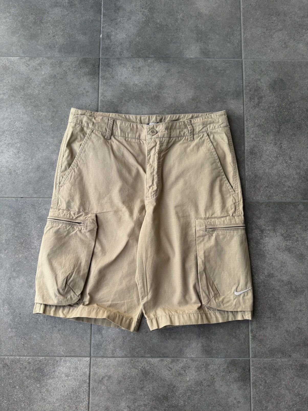 Nike Y2K Nike Cargo Vintage Shorts Beige Faded Multi Pocket Japan Size US 32 / EU 48 - 1 Thumbnail