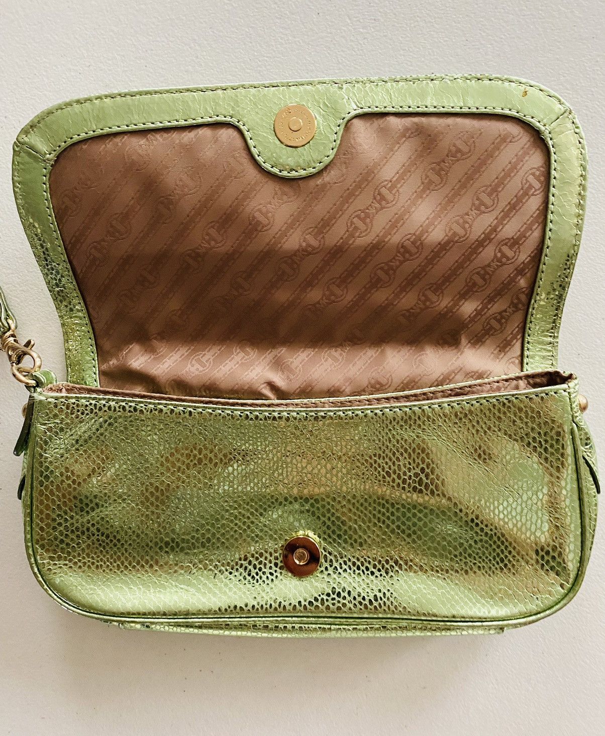 Michael Kors Michael Kors Purse Metallic Green Snake Print Wristlet Size ONE SIZE - 9 Thumbnail