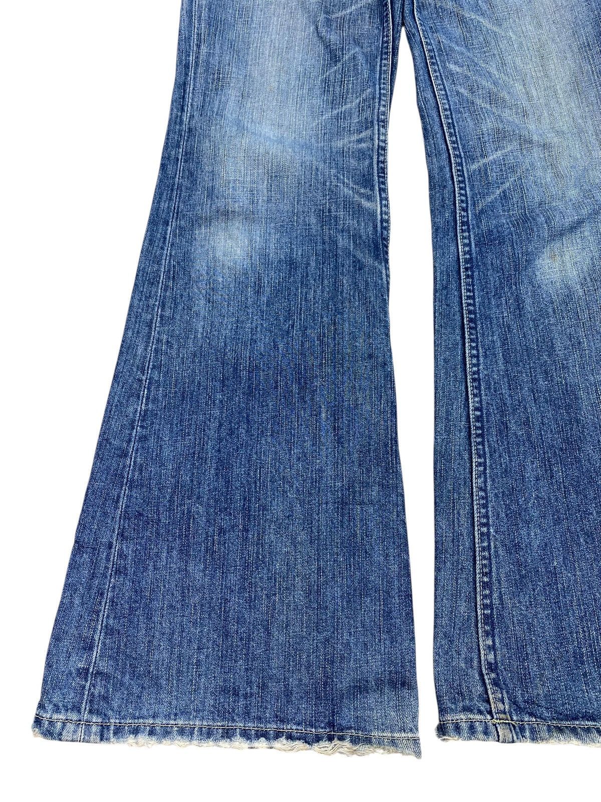 Levi's Levi’s Whiskers Faded Wash Style Flare Jeans Size US 30 / EU 46 - 8 Thumbnail