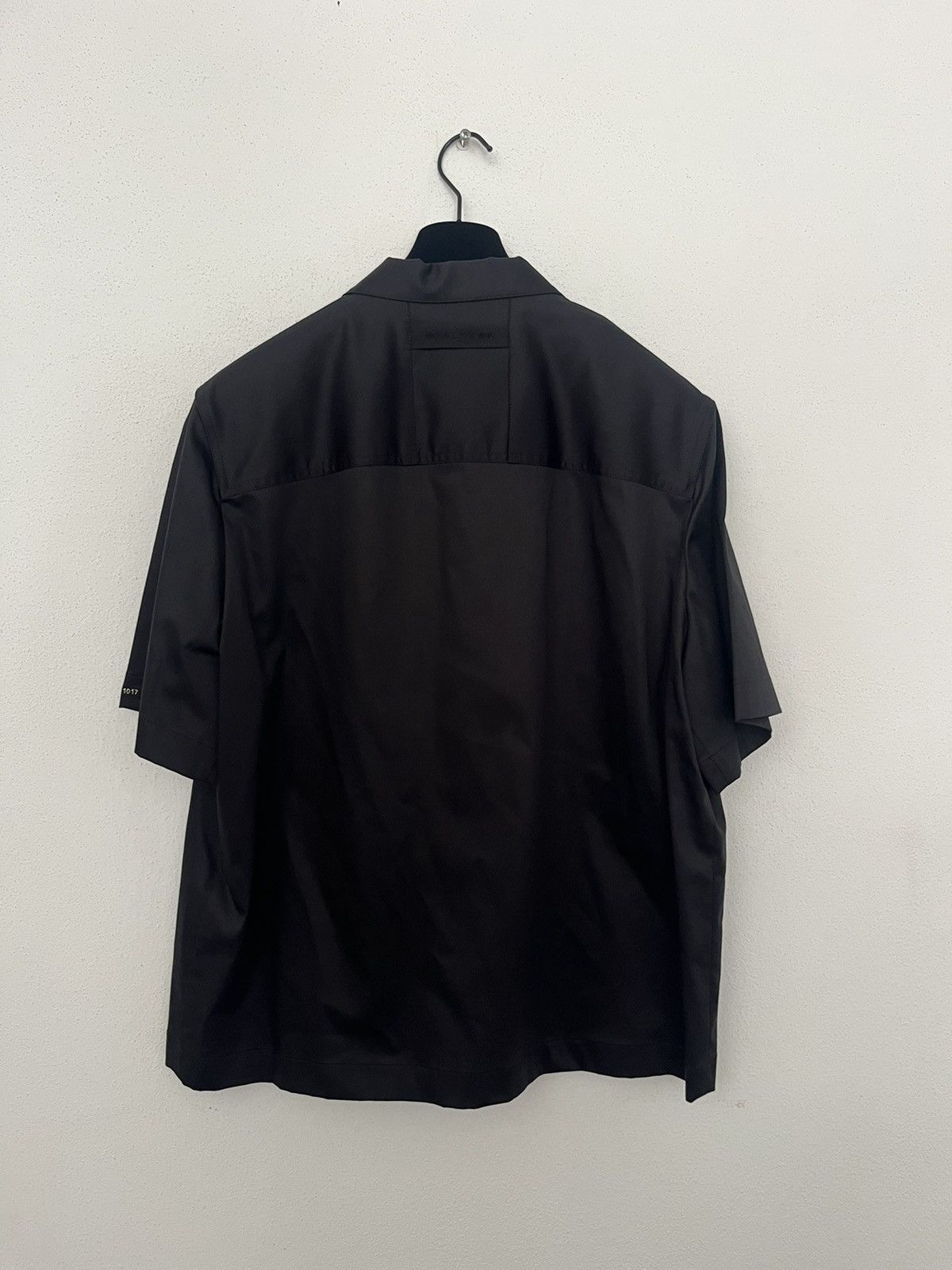1017 ALYX 9SM 1017 Alyx 9SM black short sleeve tailored shirt Size US L / EU 52-54 / 3 - 2 Thumbnail