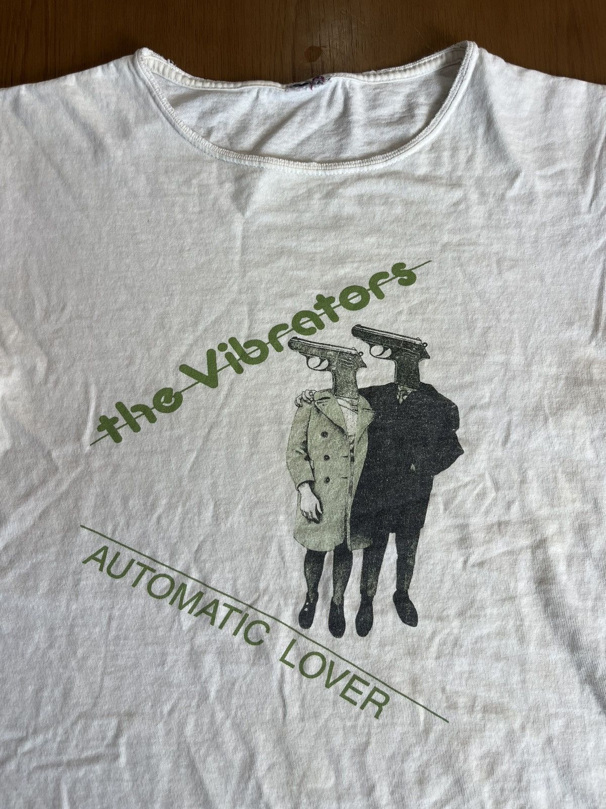 Band Tees Vintage The Vibrators AUTOMATIC LOVER 01’s (cut neck arm) Size US M / EU 48-50 / 2 - 5 Thumbnail